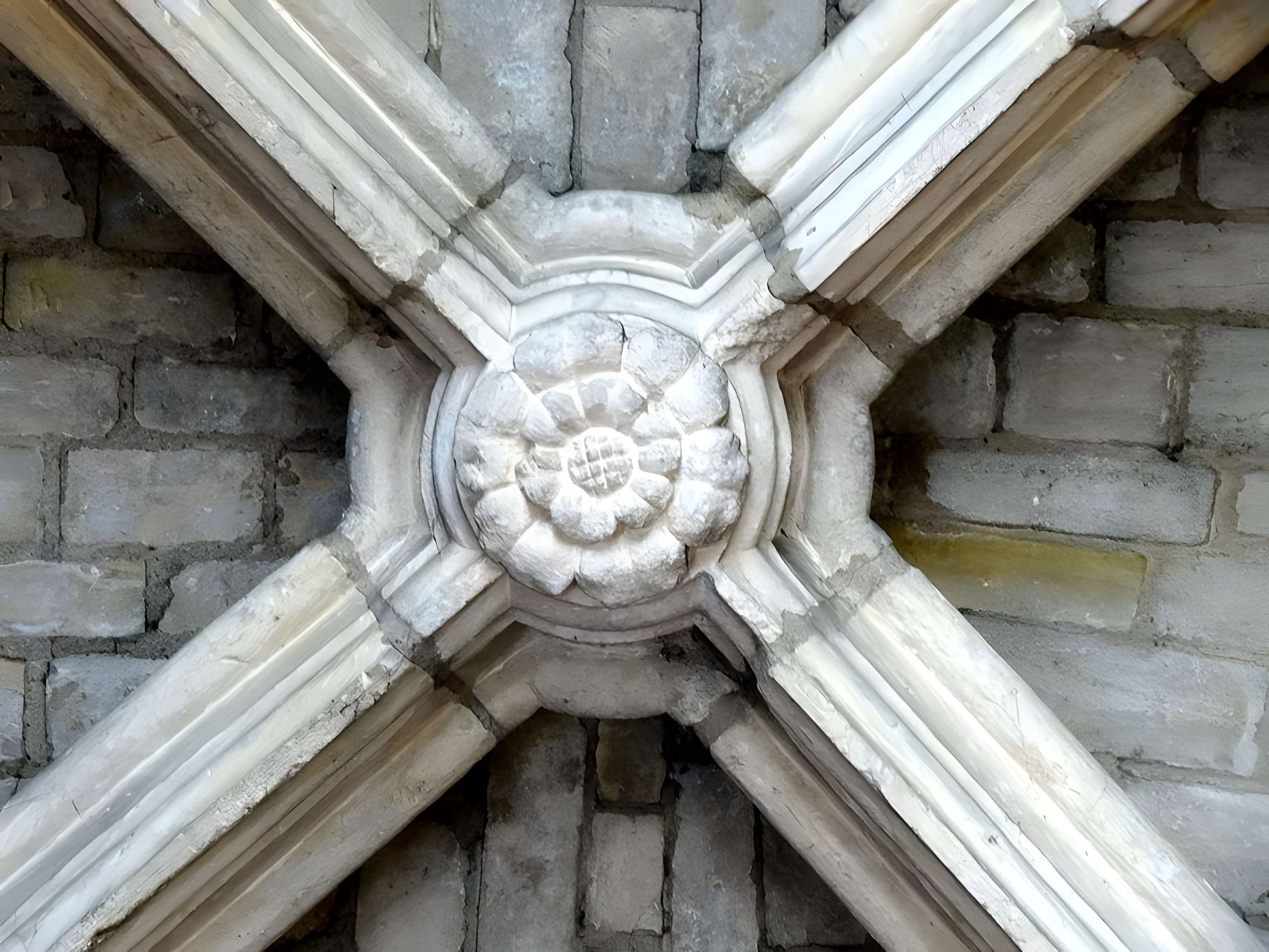 Église Sainte-Croix de Fourqueux