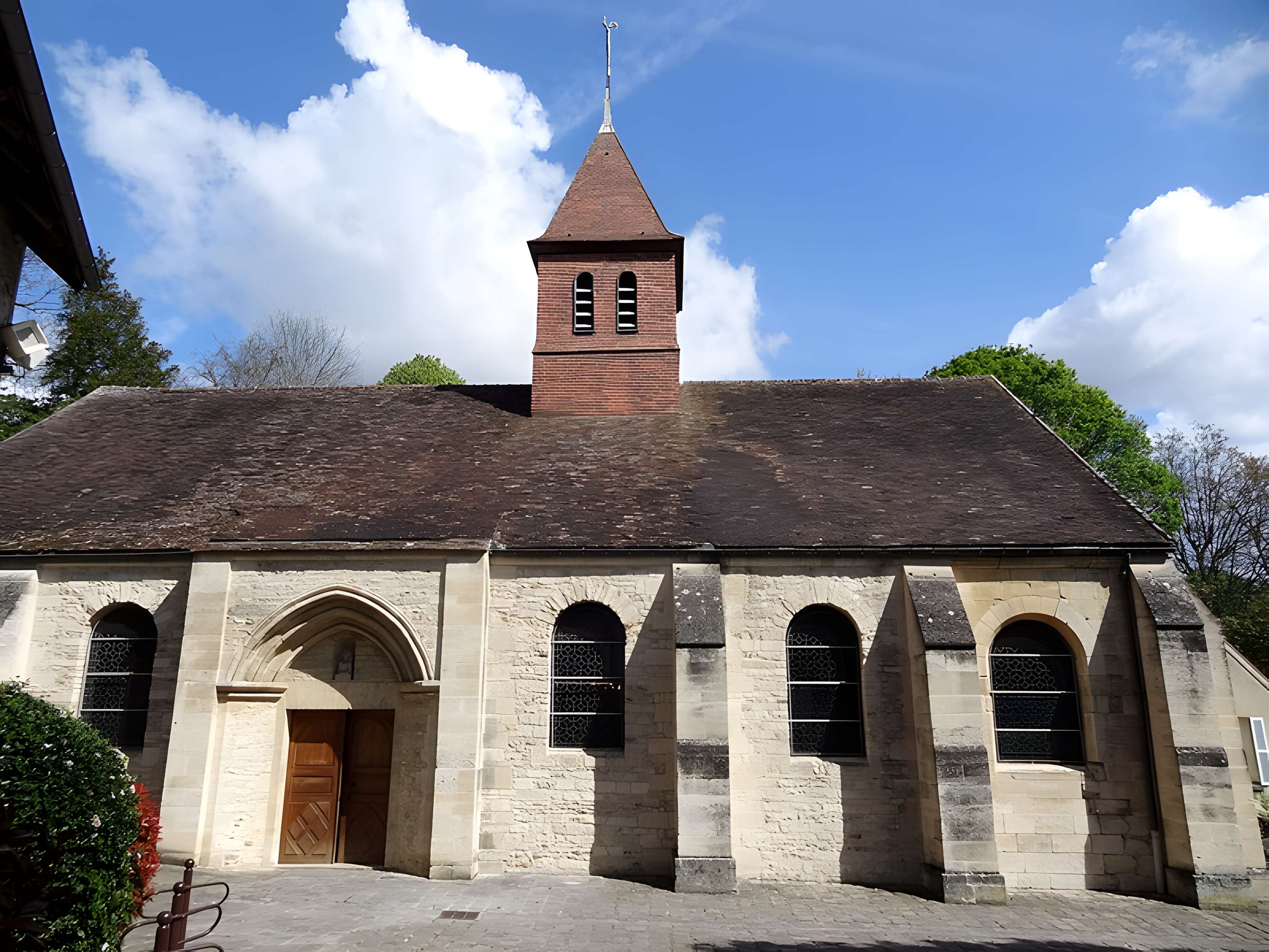 Église Sainte-Croix de Fourqueux