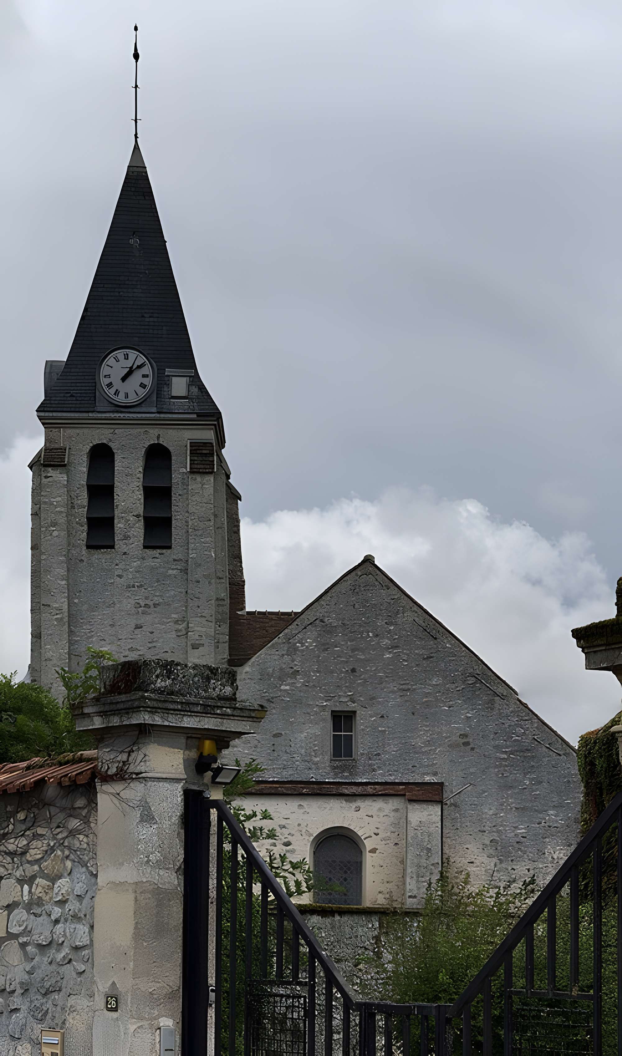 Église Sainte-Geneviève de Puiseux-en-France