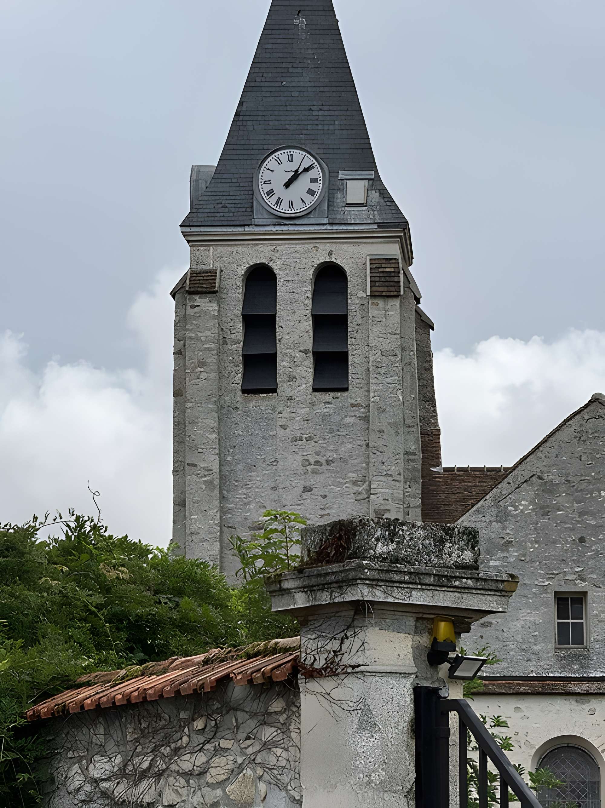Église Sainte-Geneviève de Puiseux-en-France