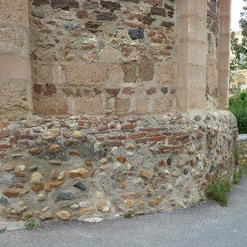 Église Sainte-Marie-et-Saint-Pierre de Château-Roussillon