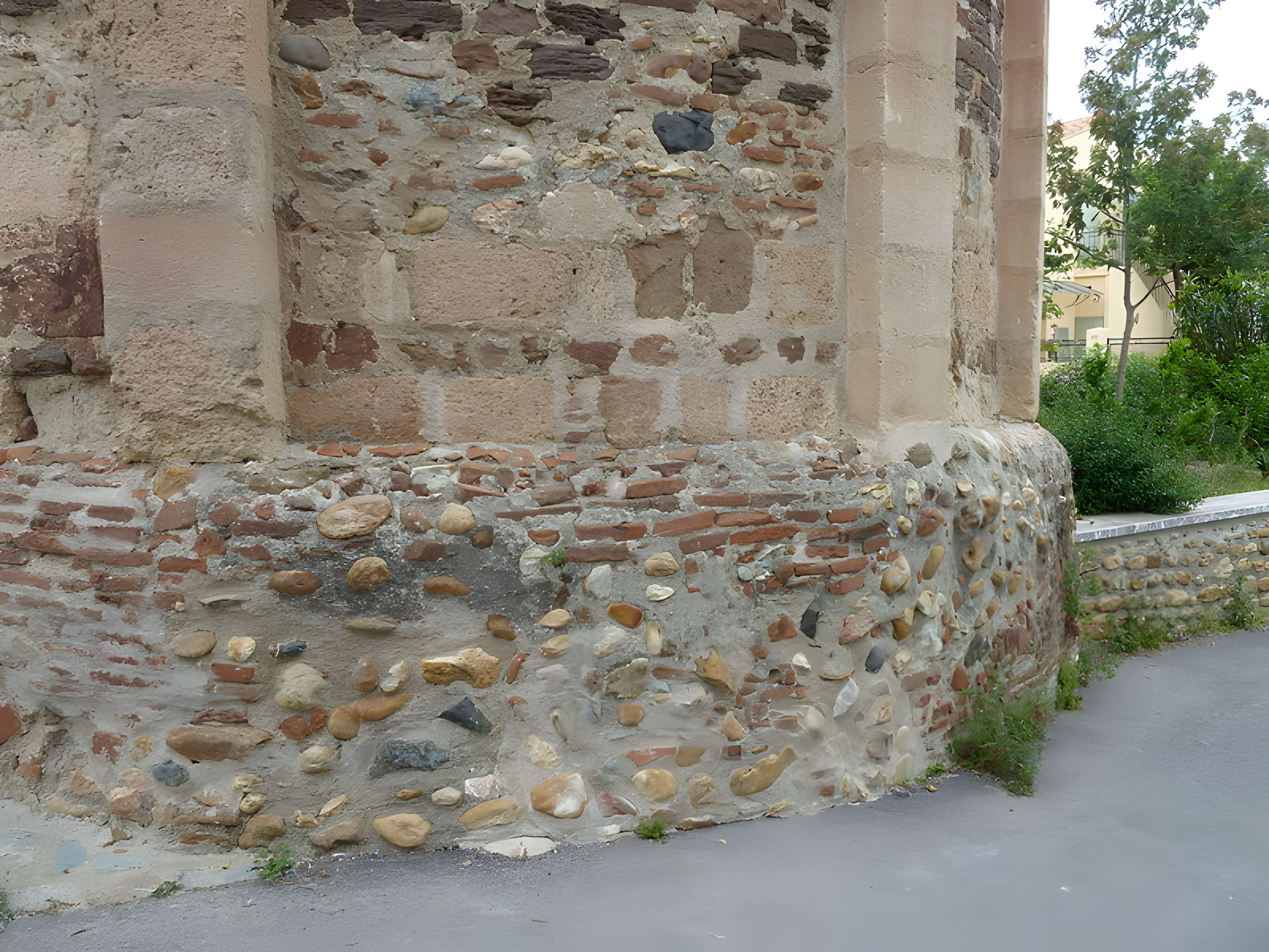 Église Sainte-Marie-et-Saint-Pierre de Château-Roussillon