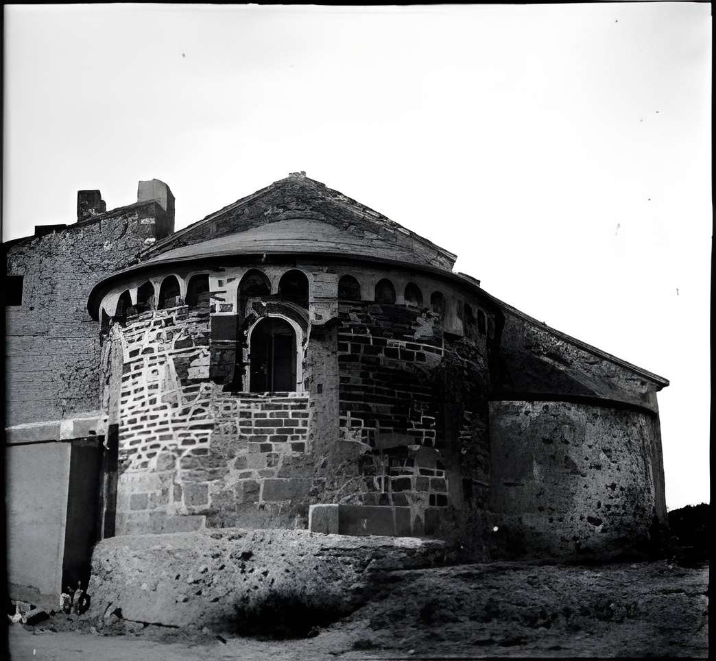 Église Sainte-Marie-et-Saint-Pierre de Château-Roussillon