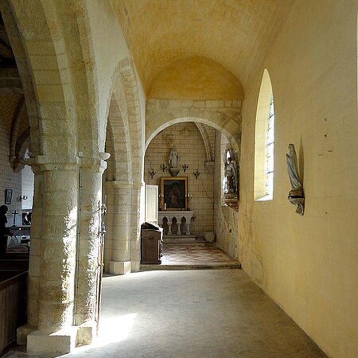 Photo de Église Sainte-Marie-Madeleine du Perchay et croix