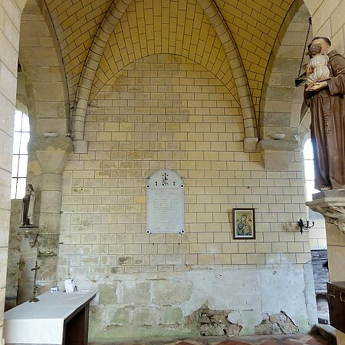 Photo de Église Sainte-Marie-Madeleine du Perchay et croix