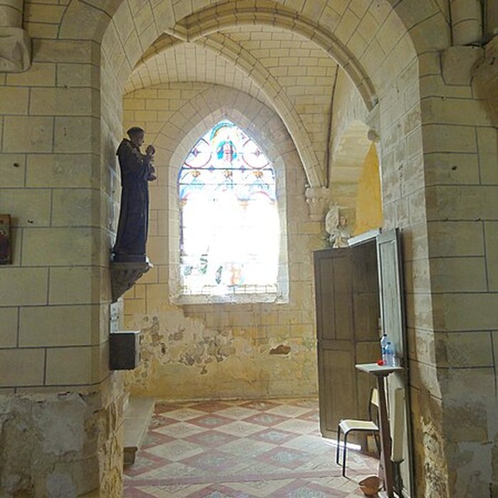 Photo de Église Sainte-Marie-Madeleine du Perchay et croix