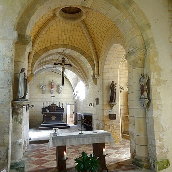 Photo de Église Sainte-Marie-Madeleine du Perchay et croix