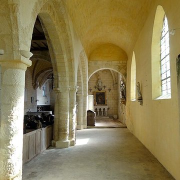 Église Sainte-Marie-Madeleine du Perchay et croix