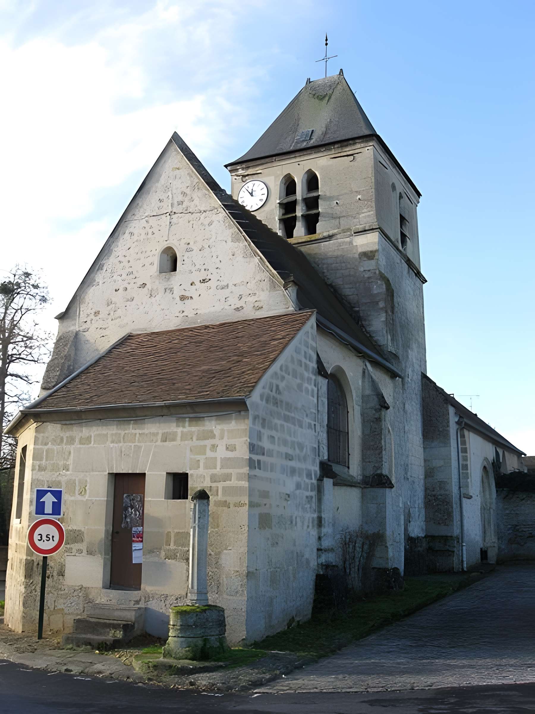 Église Sainte-Marie-Madeleine du Perchay et croix 
