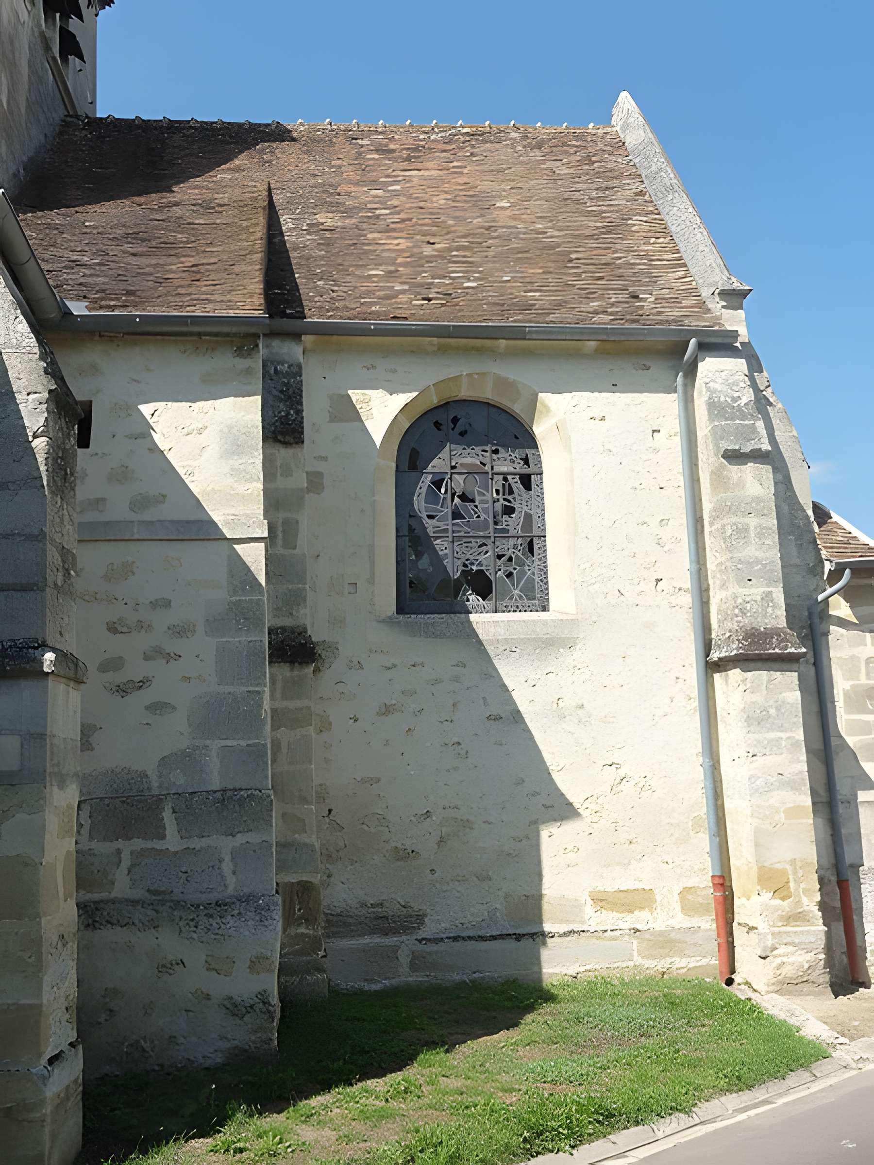 Église Sainte-Marie-Madeleine du Perchay et croix