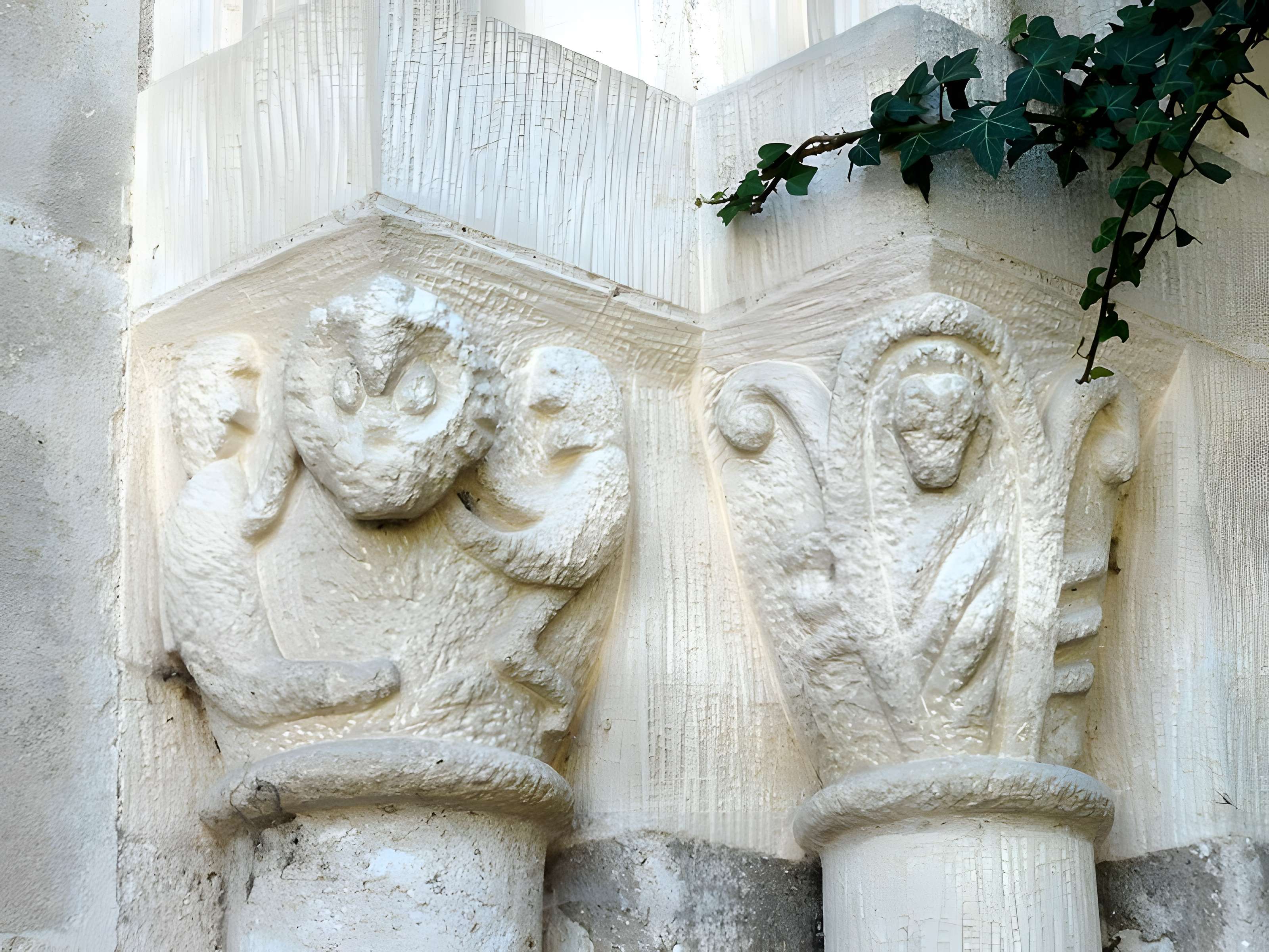 Église Sainte-Marie-Madeleine du Perchay et croix