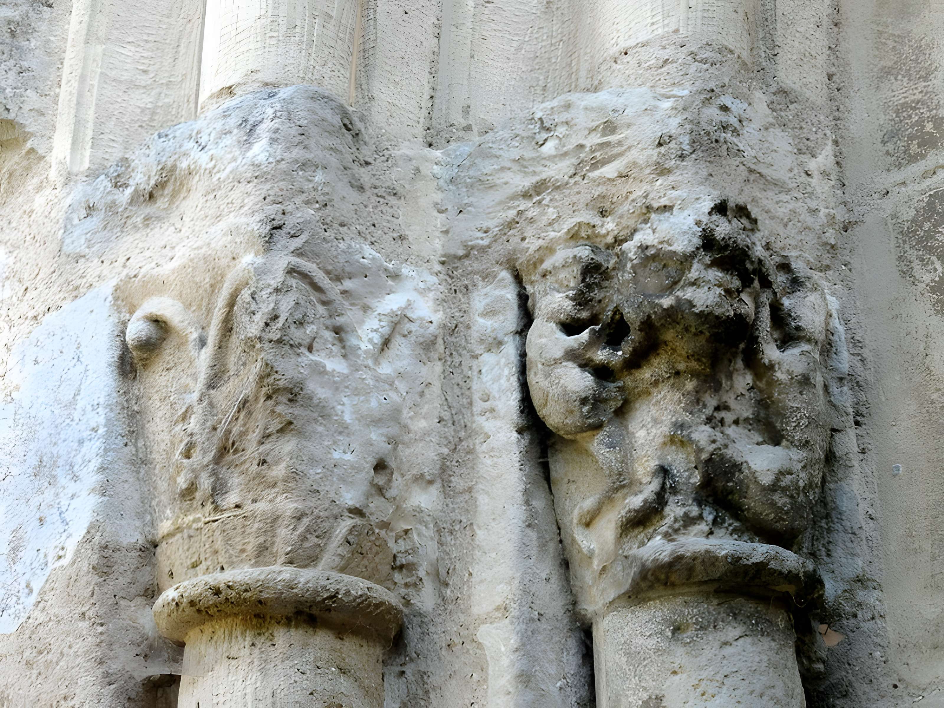 Église Sainte-Marie-Madeleine du Perchay et croix