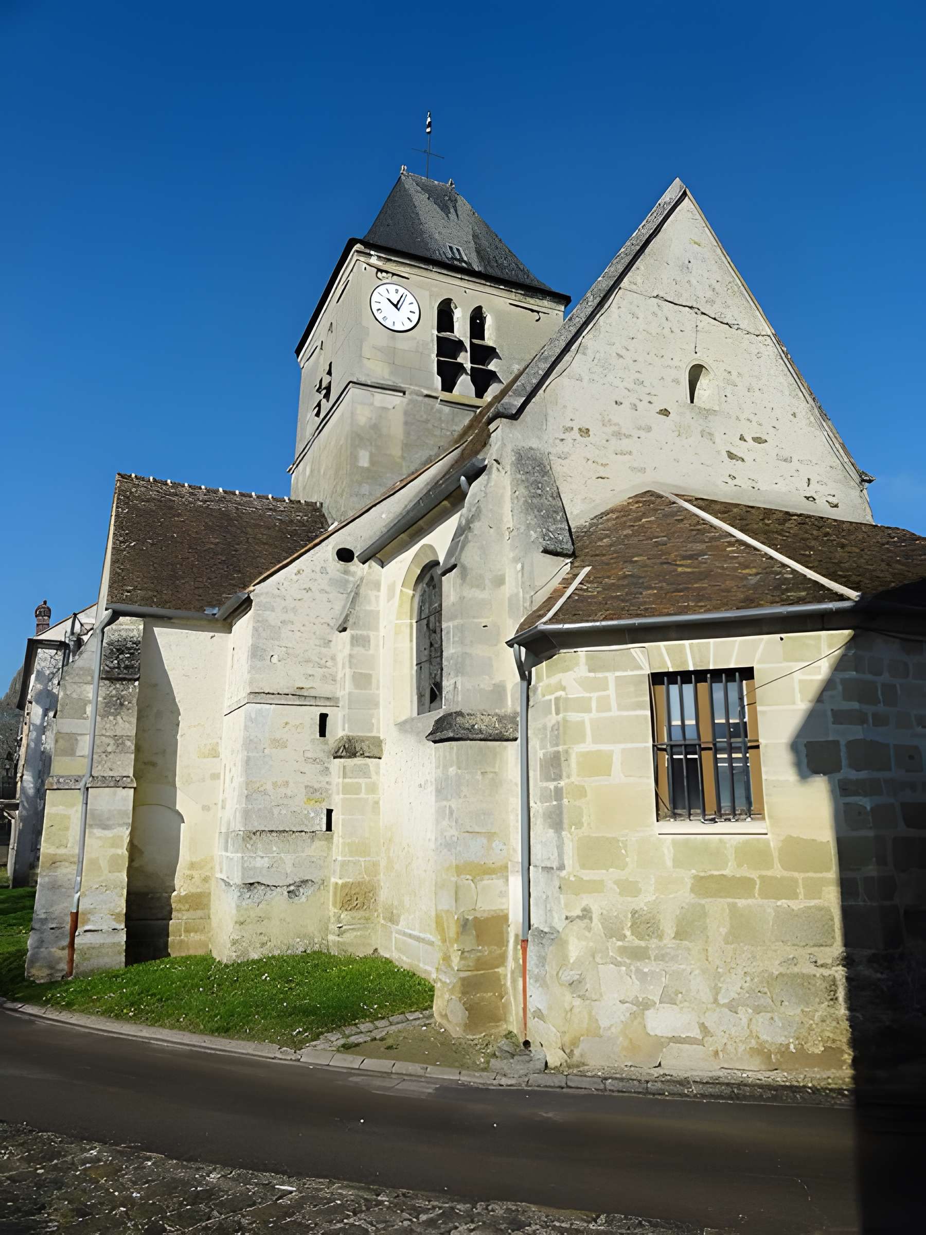 Église Sainte-Marie-Madeleine du Perchay et croix