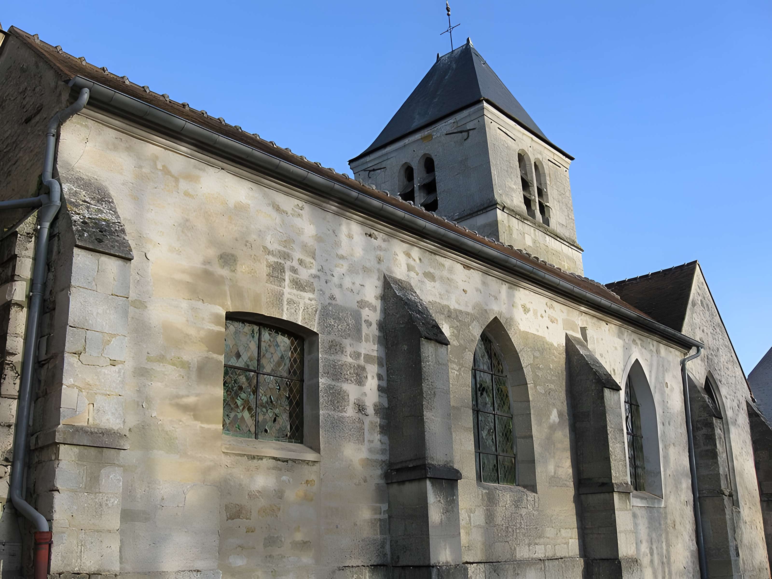 Église Sainte-Marie-Madeleine du Perchay et croix