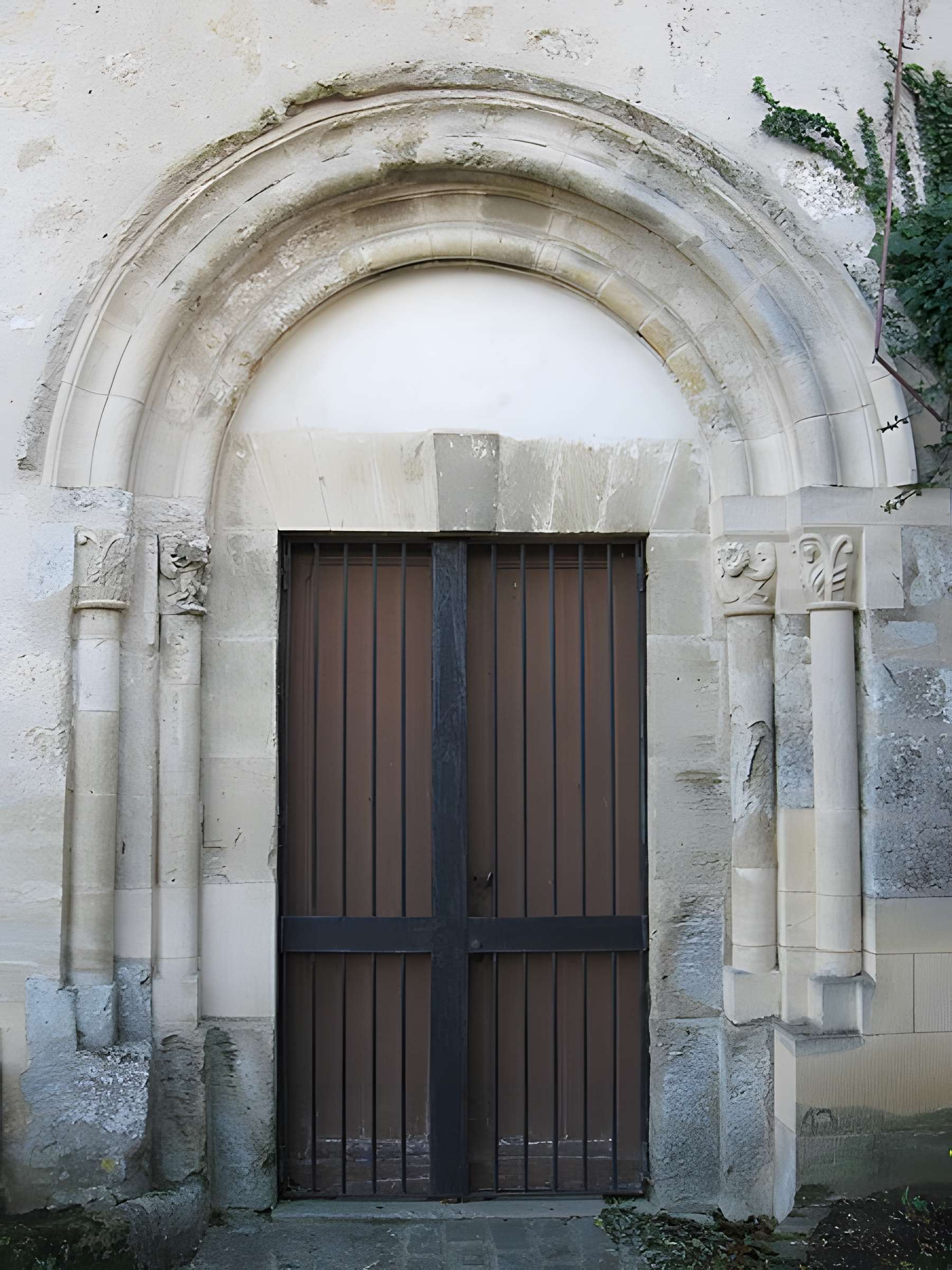 Église Sainte-Marie-Madeleine du Perchay et croix
