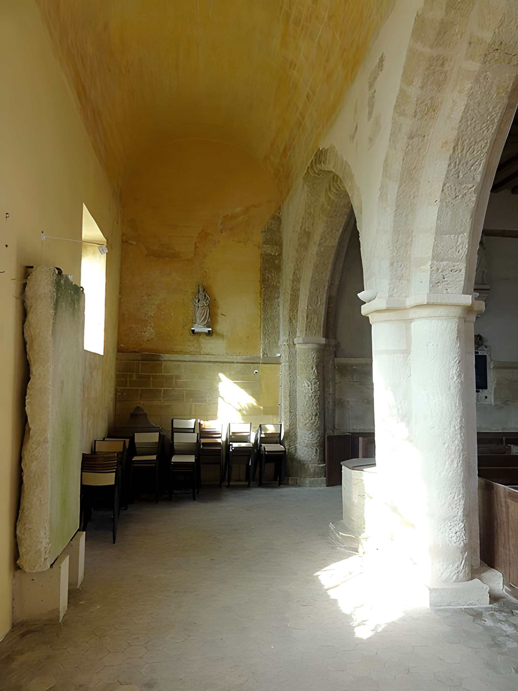 Église Sainte-Marie-Madeleine du Perchay et croix