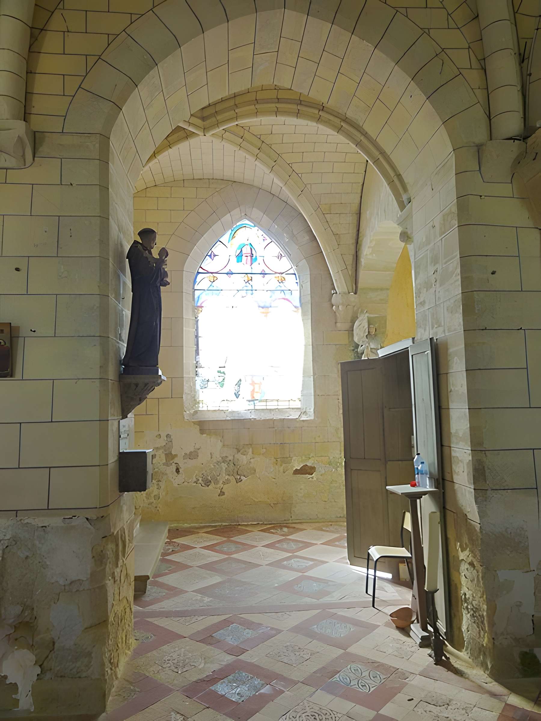 Église Sainte-Marie-Madeleine du Perchay et croix