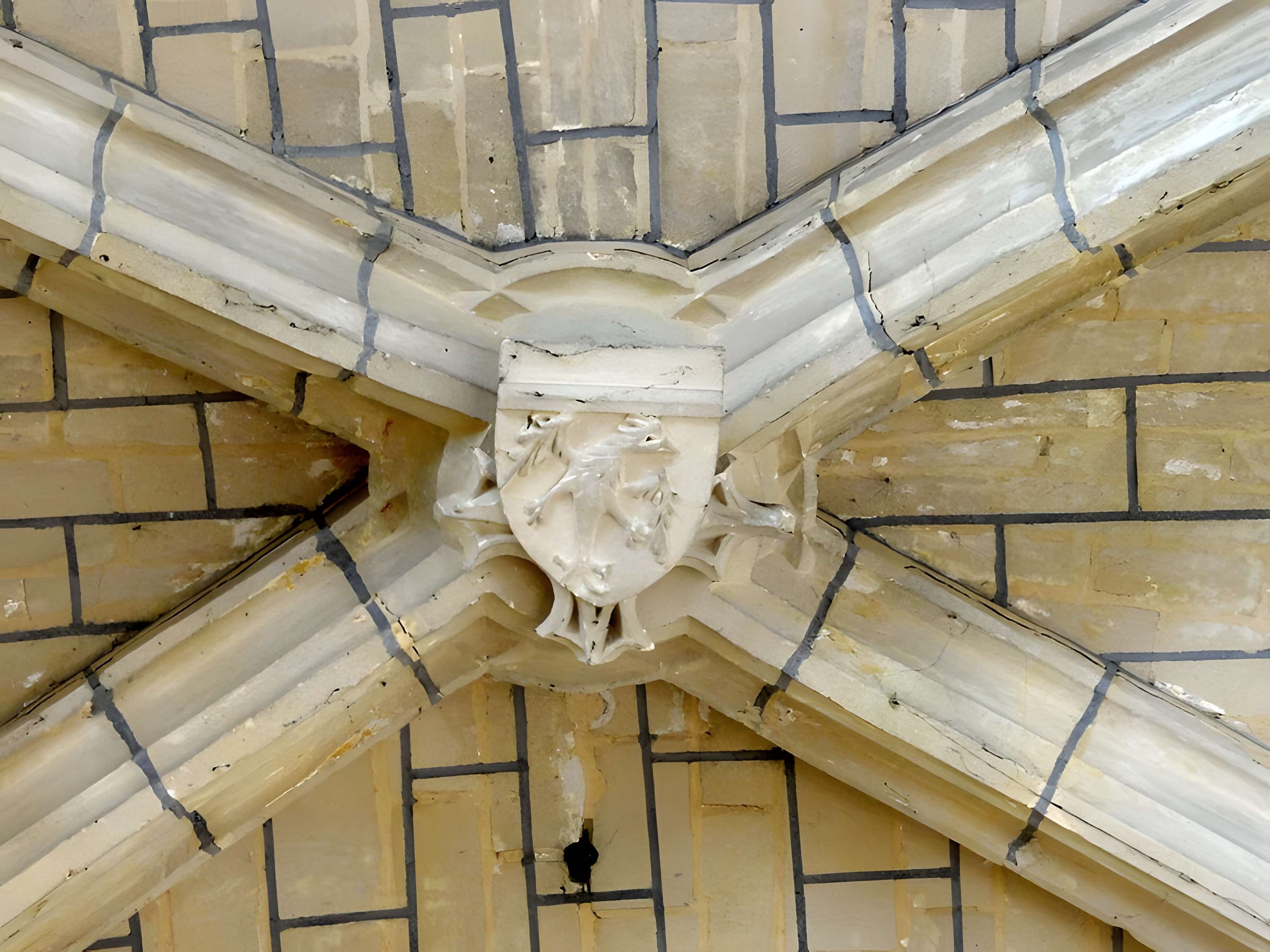 Église Sainte-Marie-Madeleine du Perchay et croix