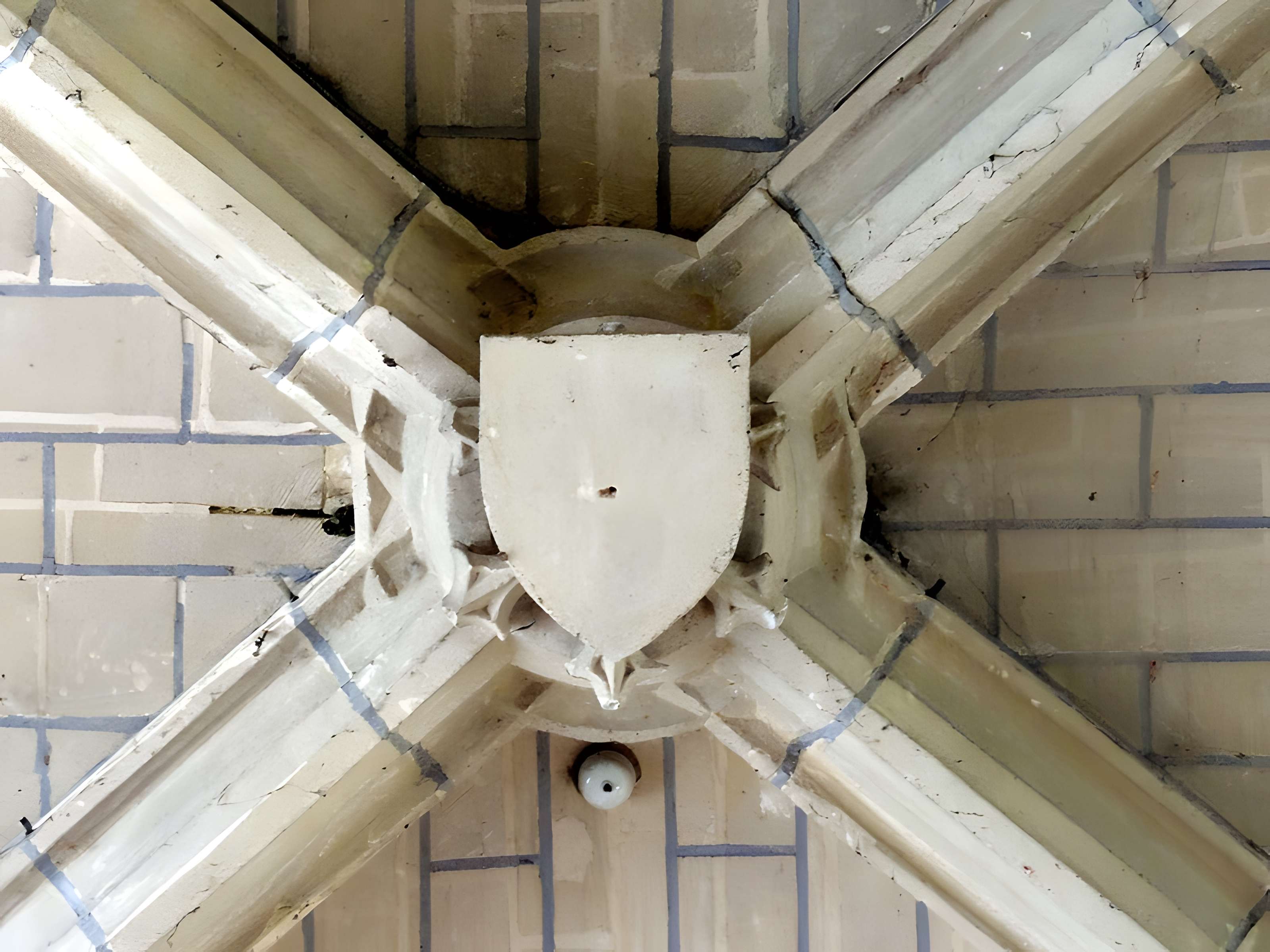 Église Sainte-Marie-Madeleine du Perchay et croix