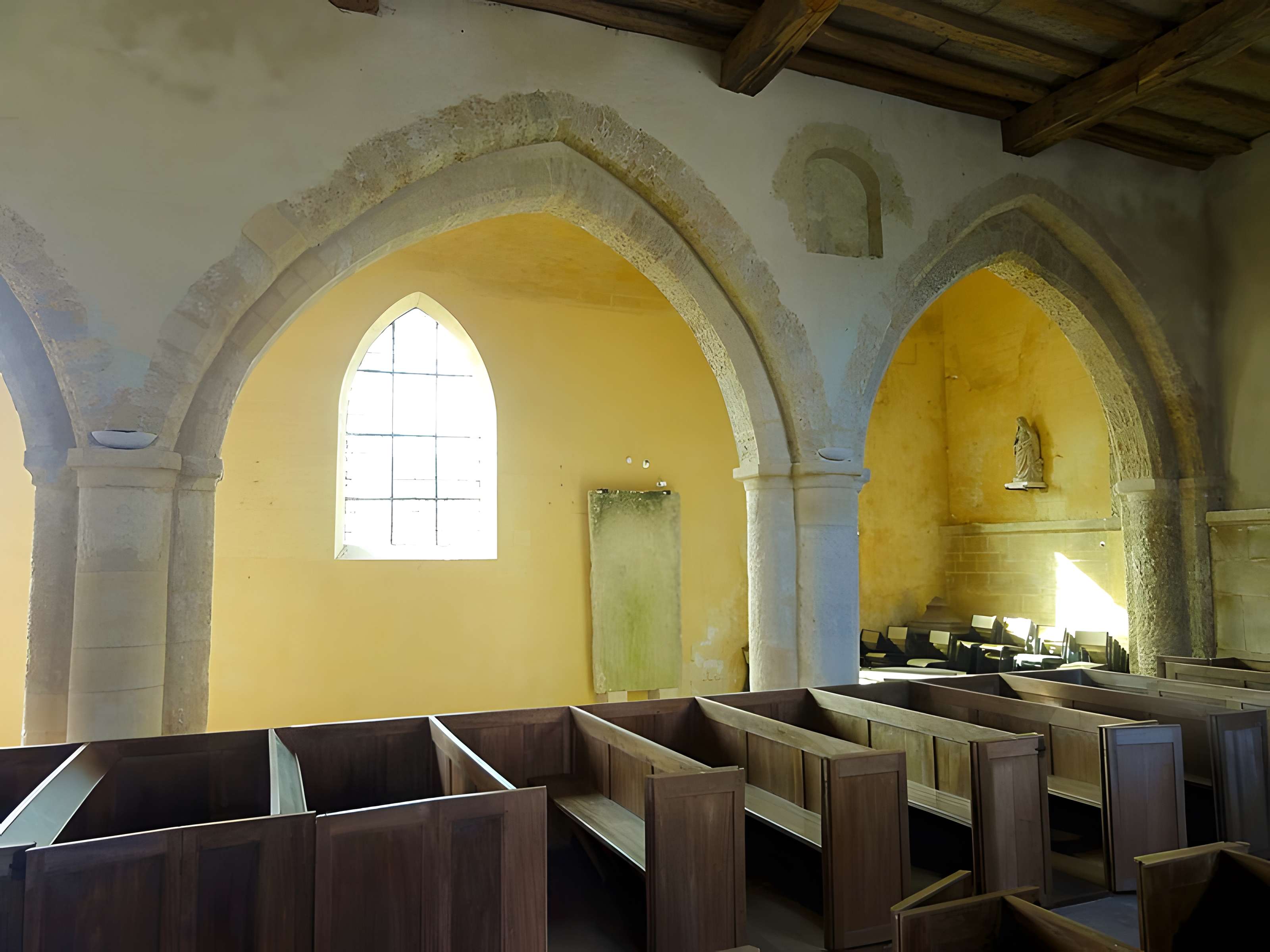 Église Sainte-Marie-Madeleine du Perchay et croix