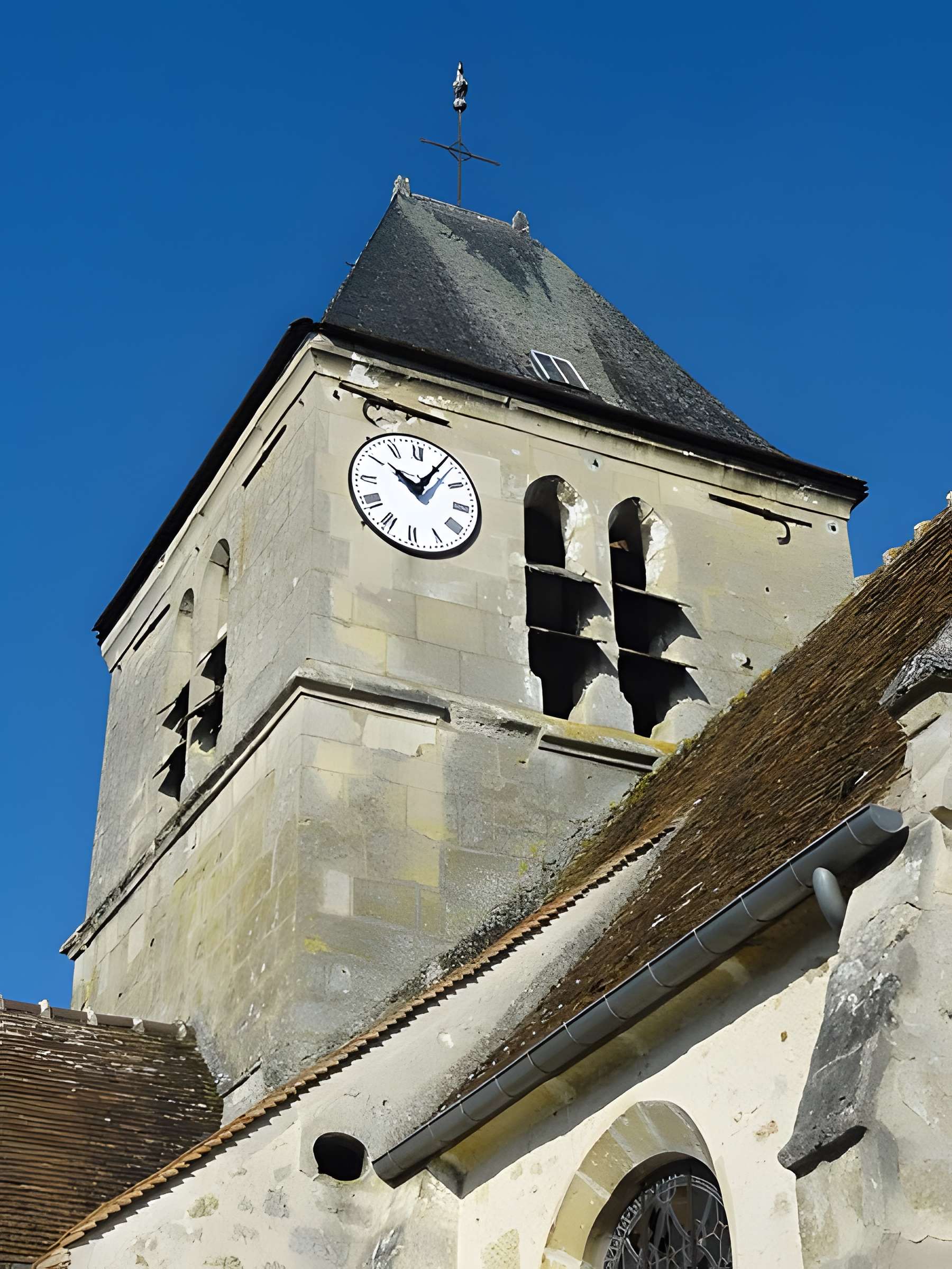 Église Sainte-Marie-Madeleine du Perchay et croix