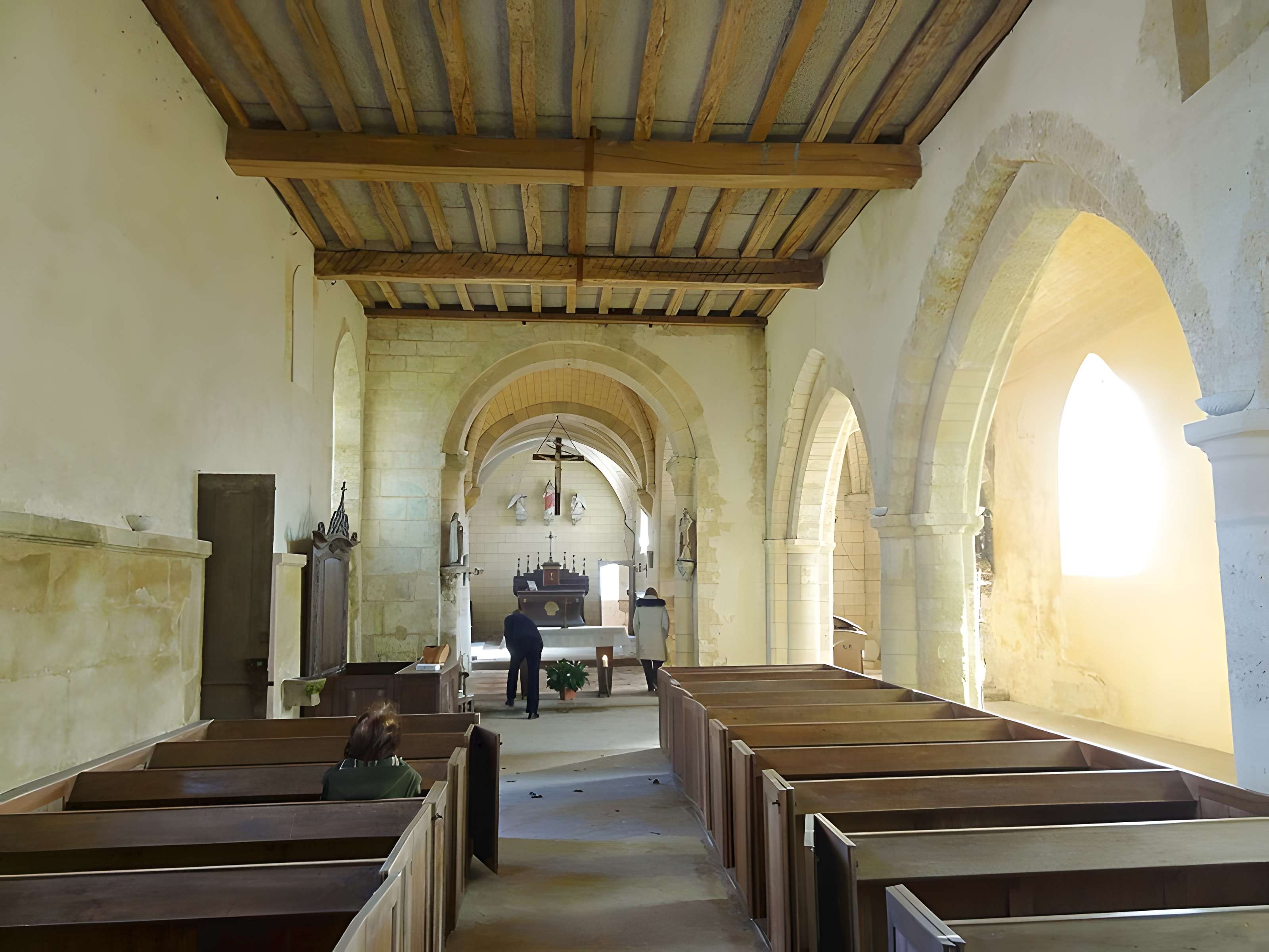 Église Sainte-Marie-Madeleine du Perchay et croix