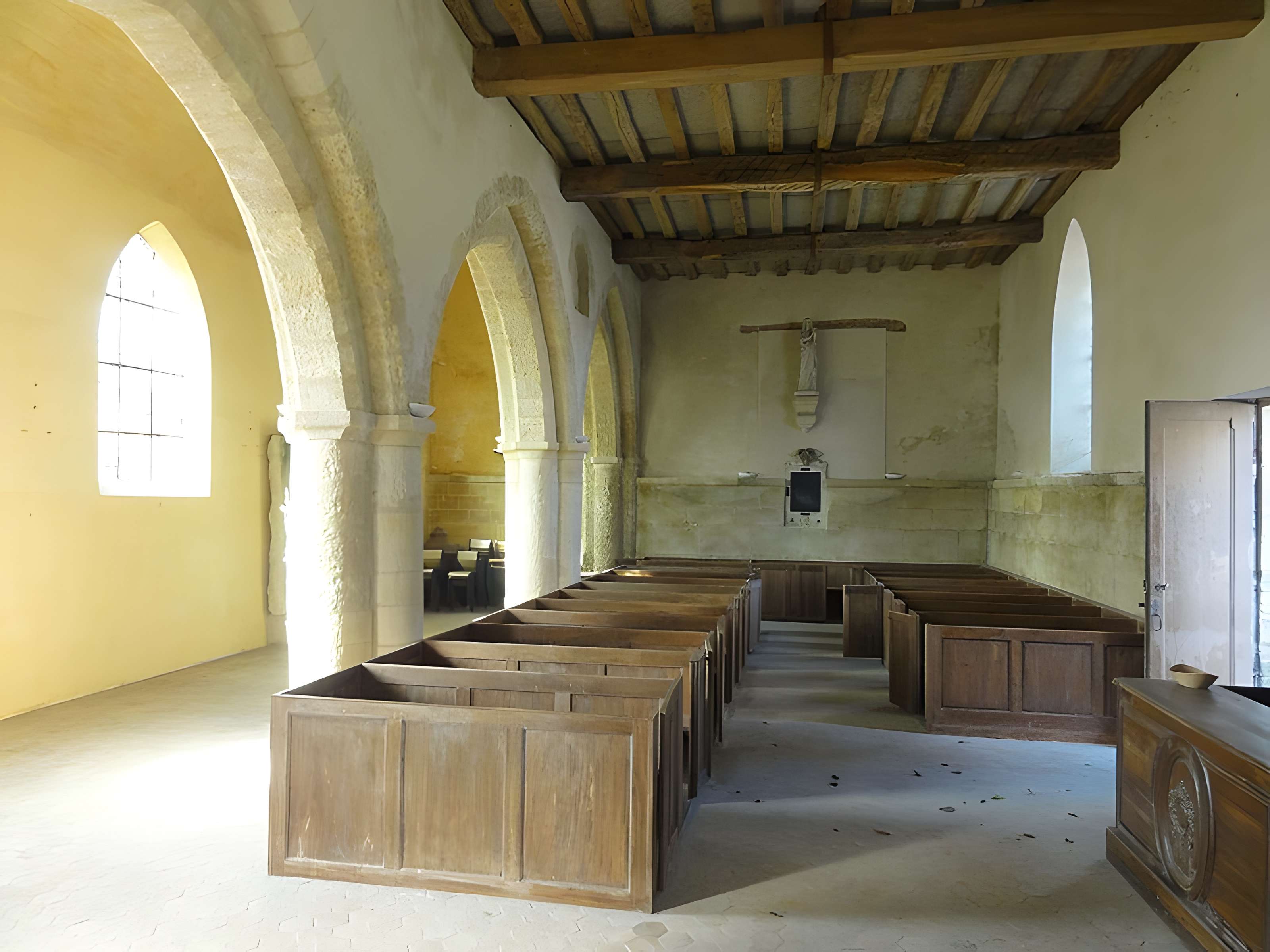 Église Sainte-Marie-Madeleine du Perchay et croix