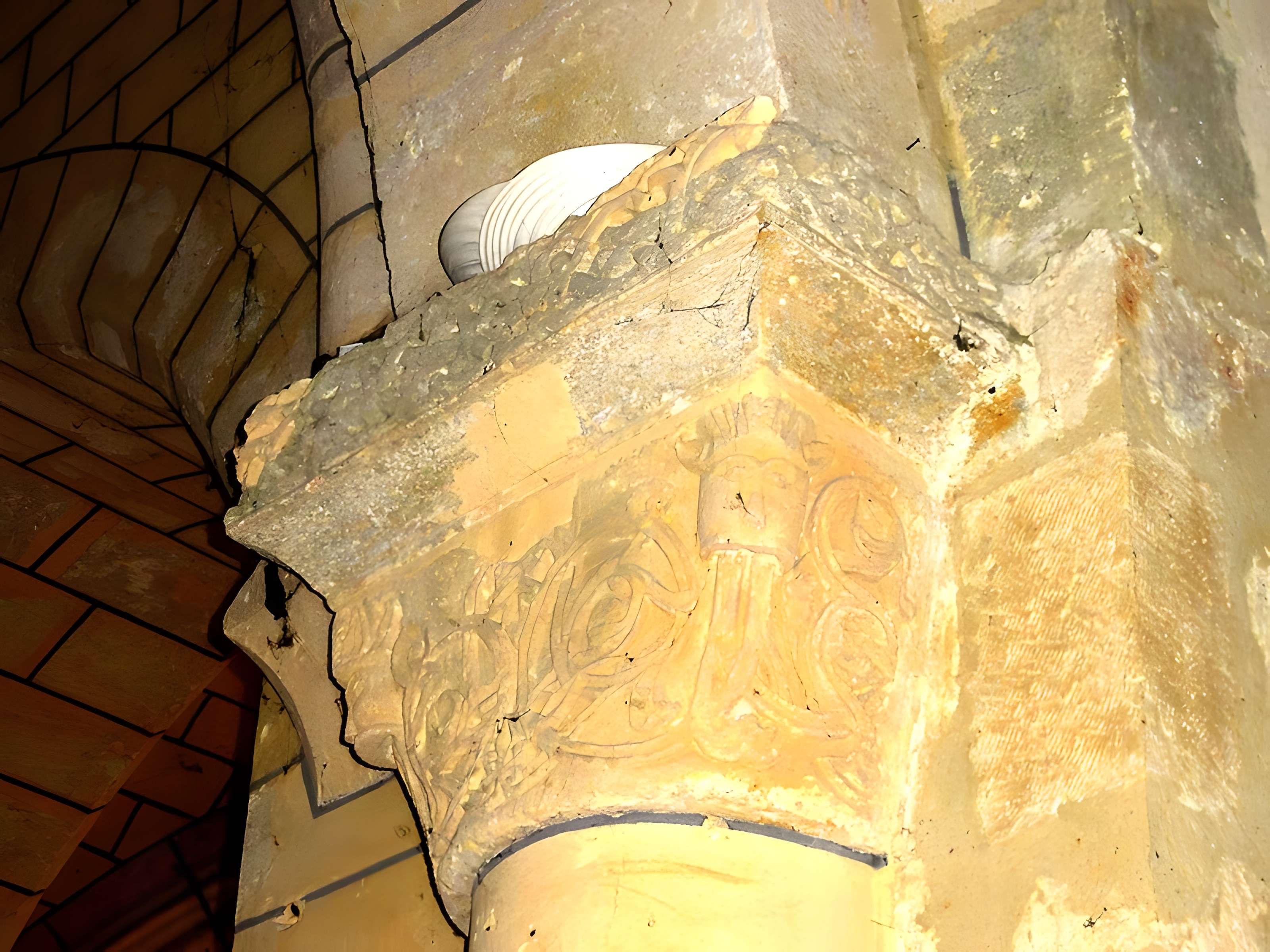 Église Sainte-Marie-Madeleine du Perchay et croix