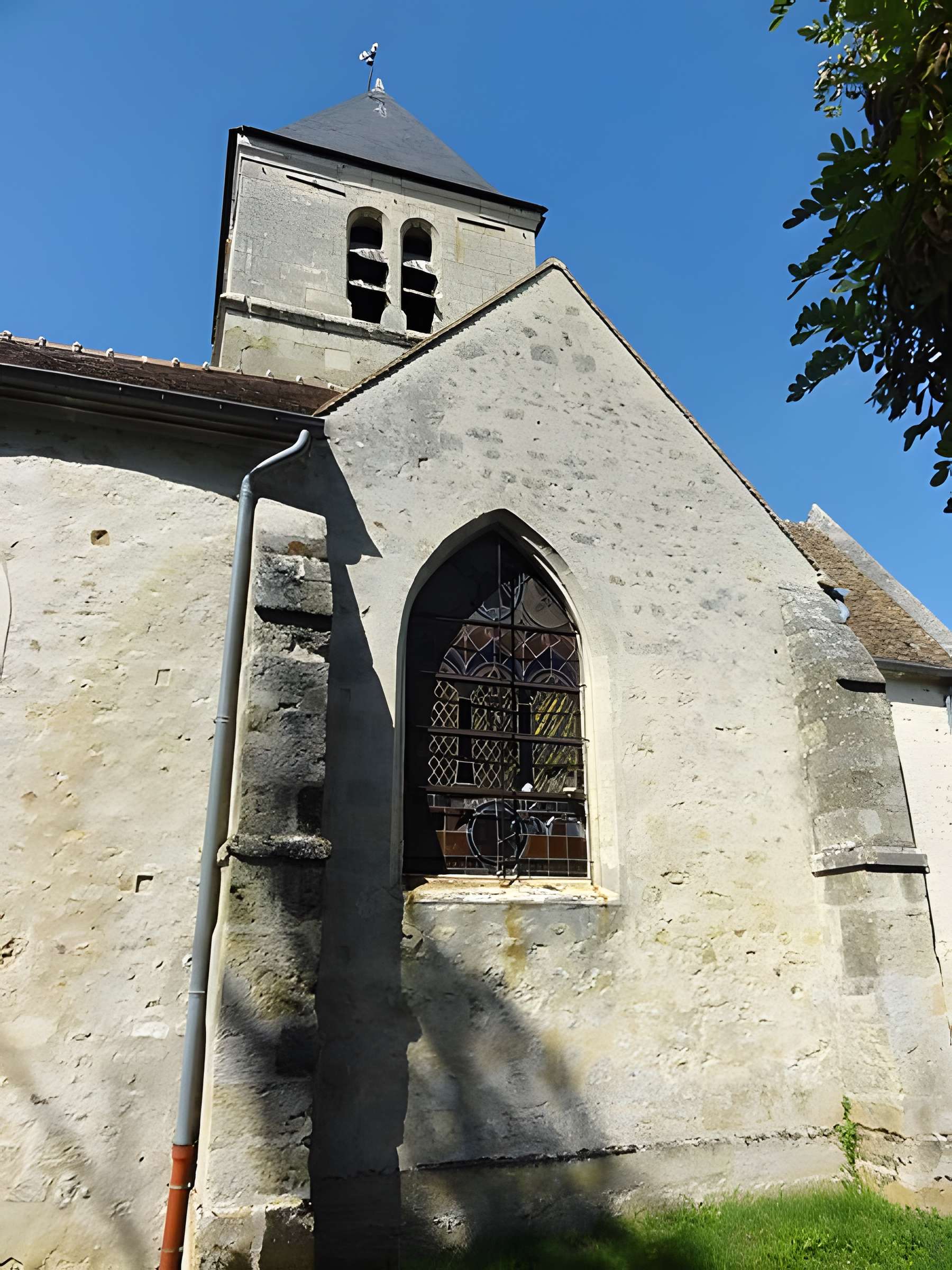 Église Sainte-Marie-Madeleine du Perchay et croix