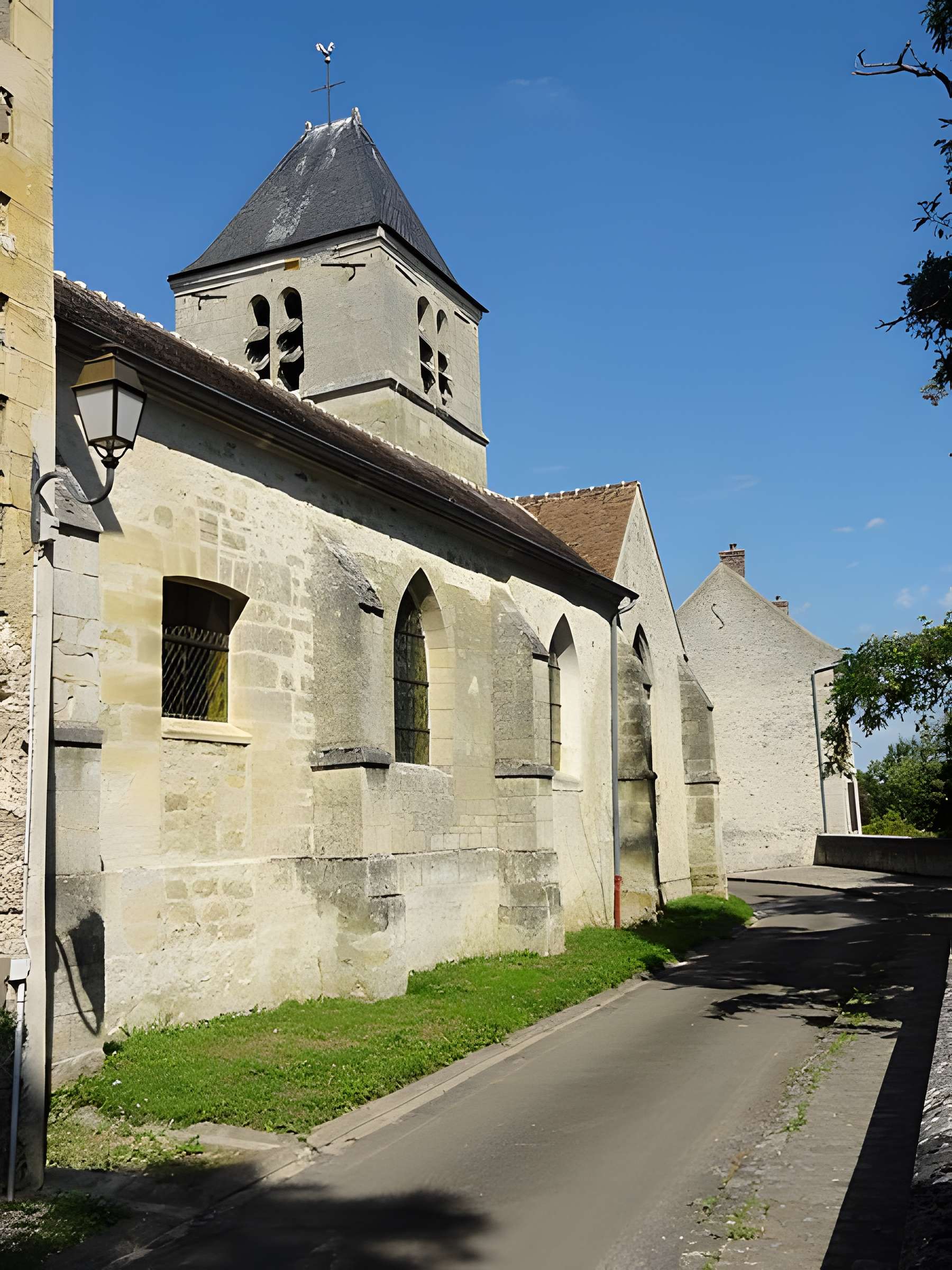 Église Sainte-Marie-Madeleine du Perchay et croix