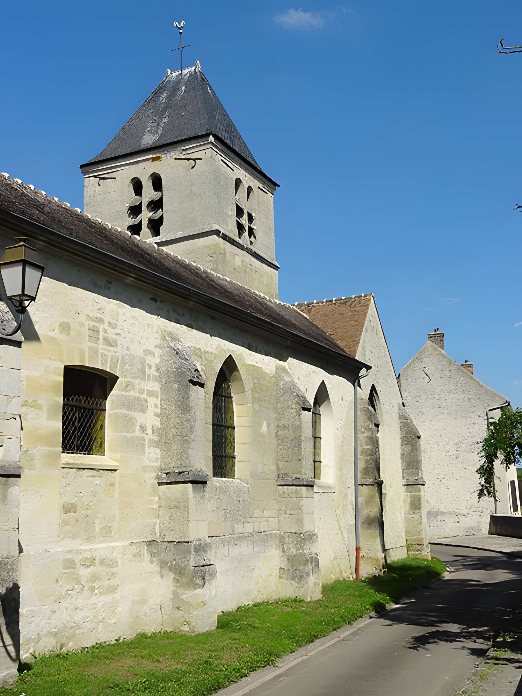 Église Sainte-Marie-Madeleine du Perchay et croix