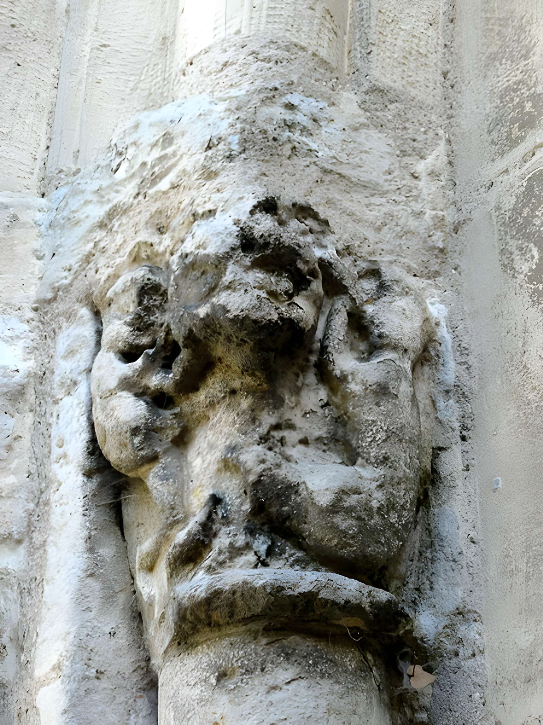 Église Sainte-Marie-Madeleine du Perchay et croix