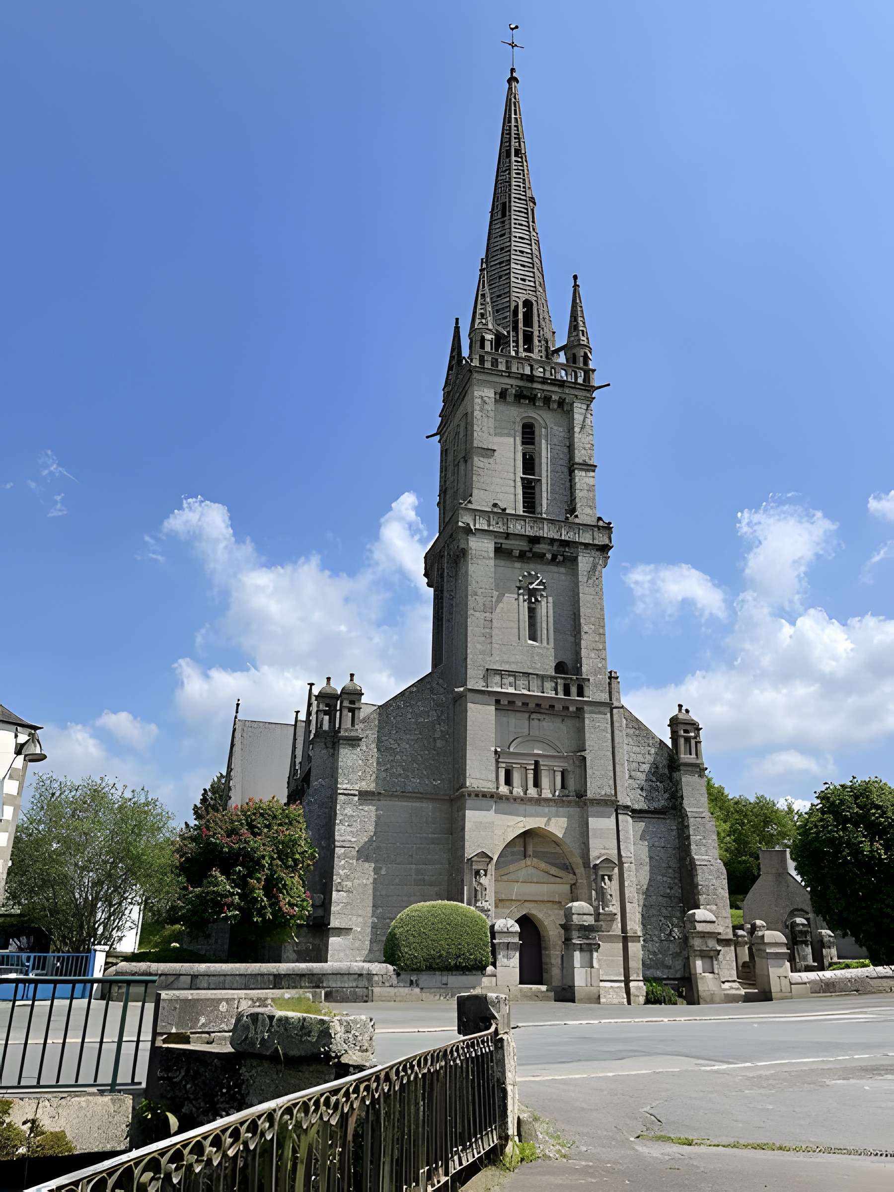 Église Saint-Emilion de Loguivy-Plougras