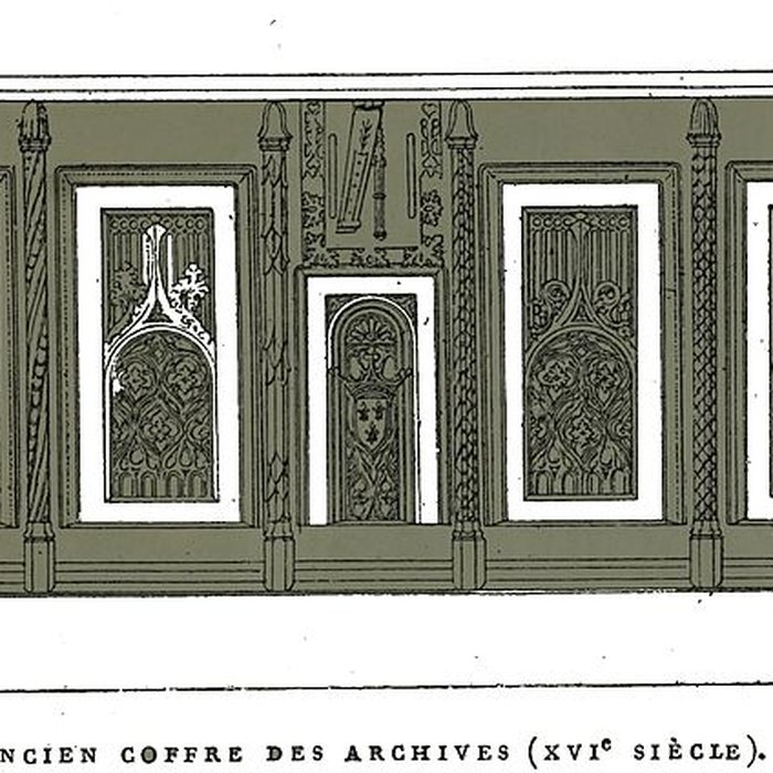 Photo de Église Sainte-Savine de Sainte-Savine et croix