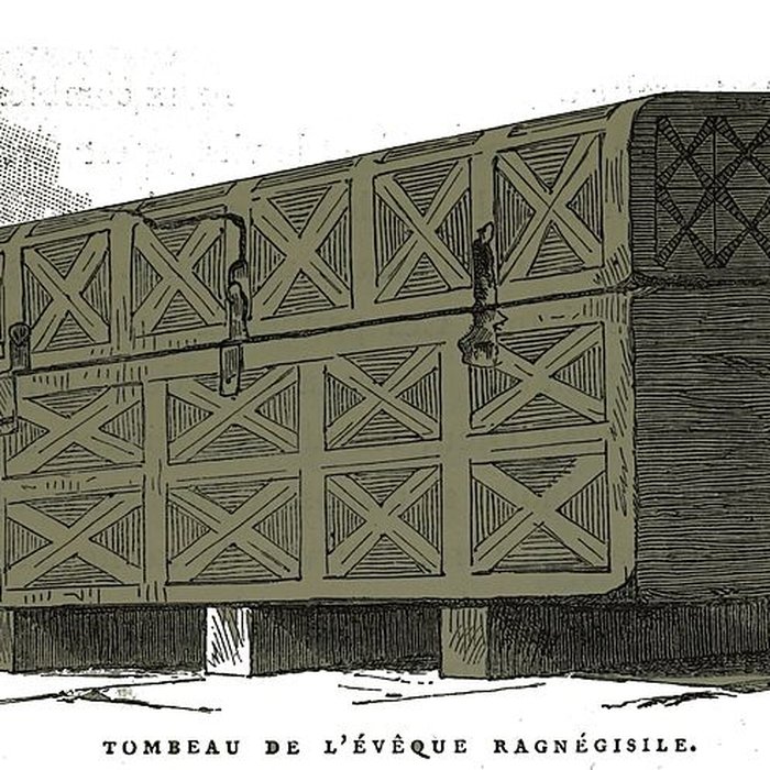 Photo de Église Sainte-Savine de Sainte-Savine et croix