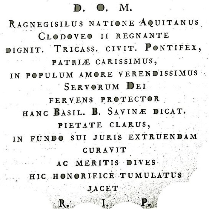 Photo de Église Sainte-Savine de Sainte-Savine et croix