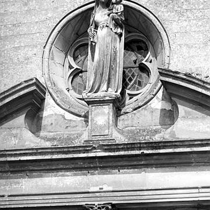 Photo de Église Sainte-Savine de Sainte-Savine et croix