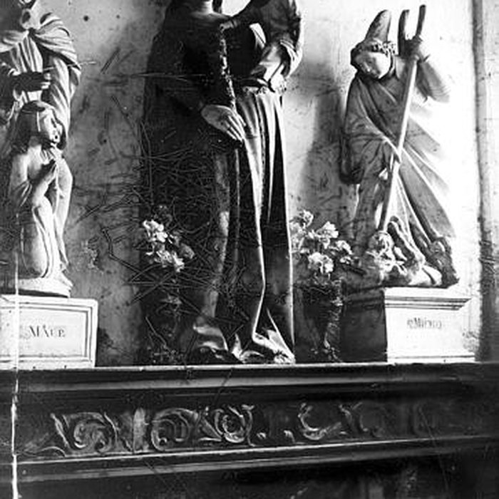 Photo de Église Sainte-Savine de Sainte-Savine et croix