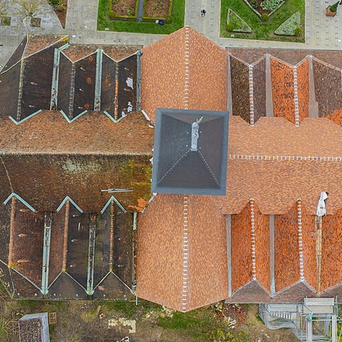 Photo de Église Sainte-Savine de Sainte-Savine et croix