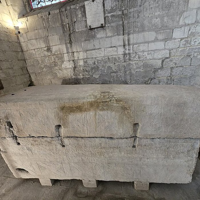 Photo de Église Sainte-Savine de Sainte-Savine et croix