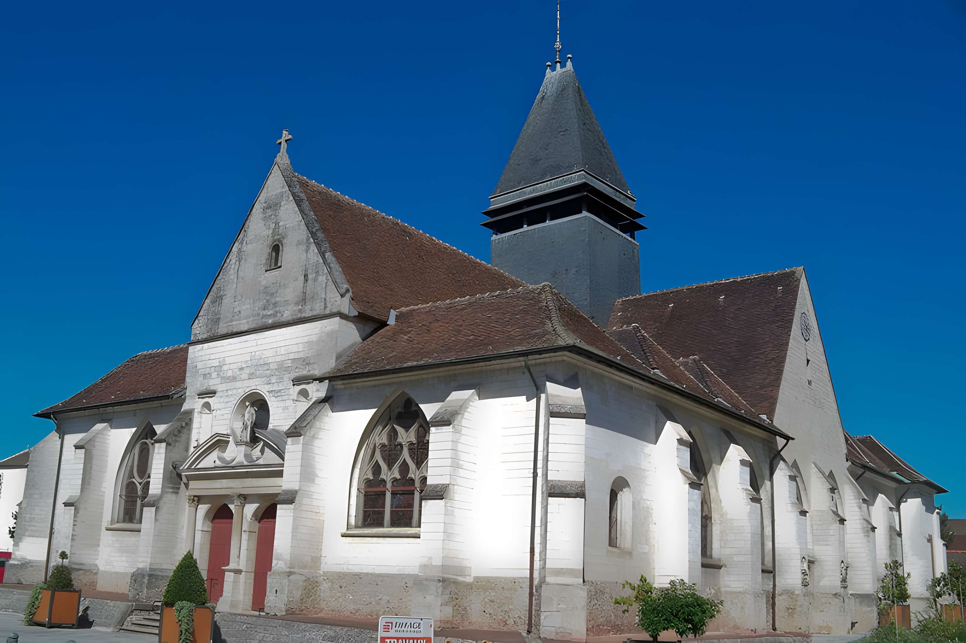 Église Sainte-Savine de Sainte-Savine et croix 