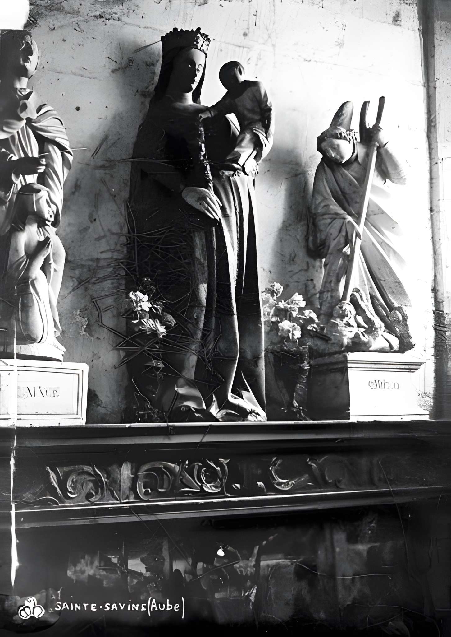 Église Sainte-Savine de Sainte-Savine et croix