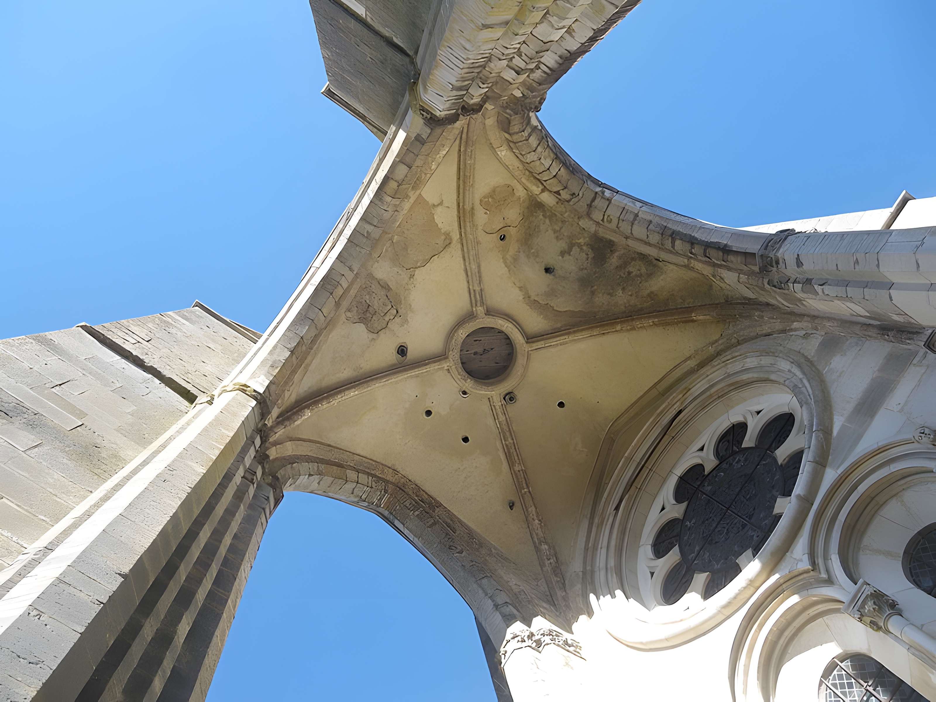 Église Sainte-Savine de Sainte-Savine et croix