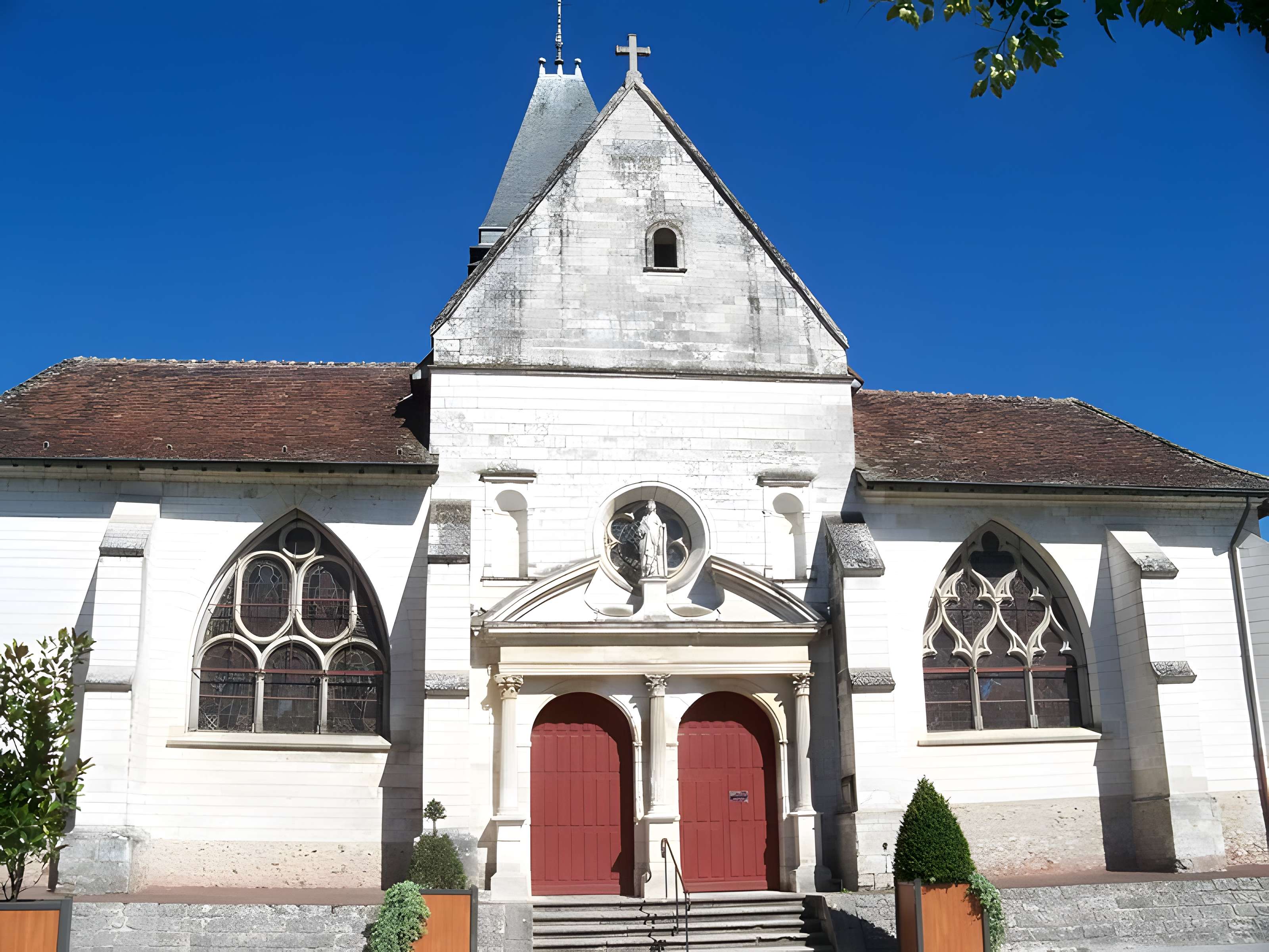 Église Sainte-Savine de Sainte-Savine et croix