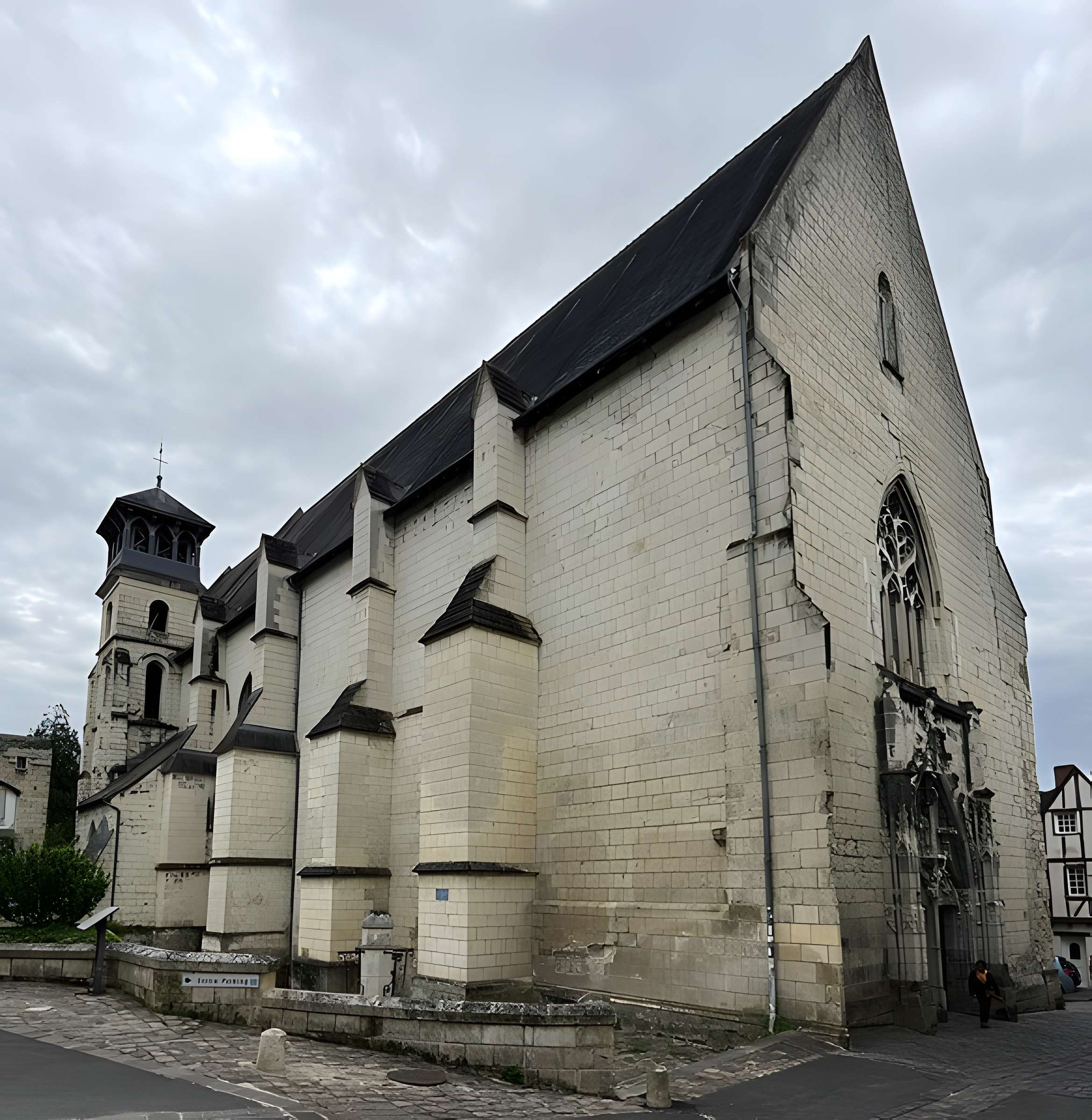 Église Saint-Étienne de Chinon