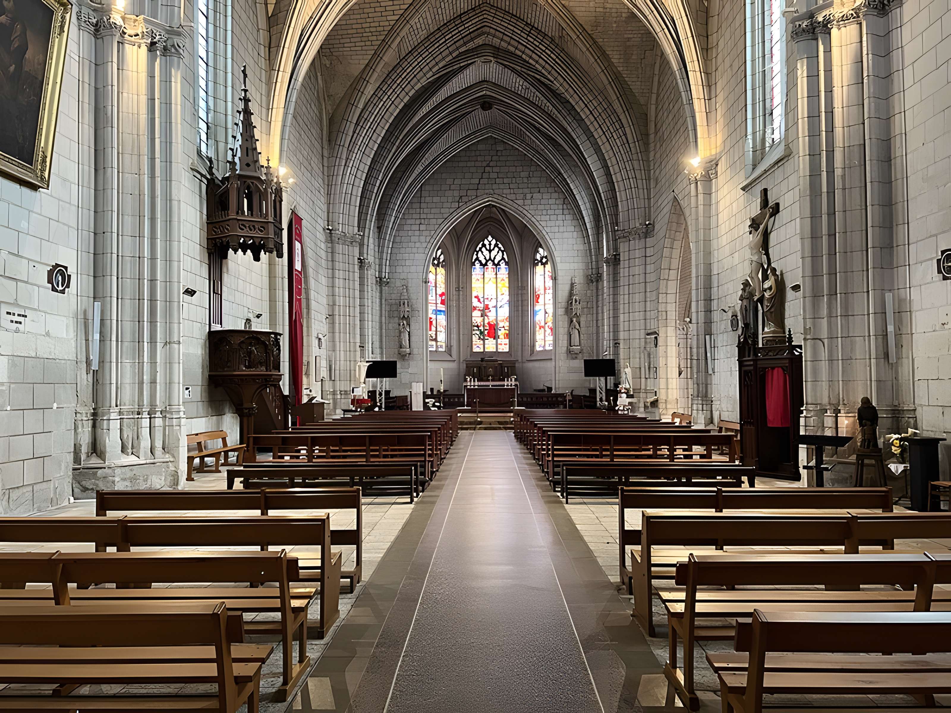Église Saint-Étienne de Chinon