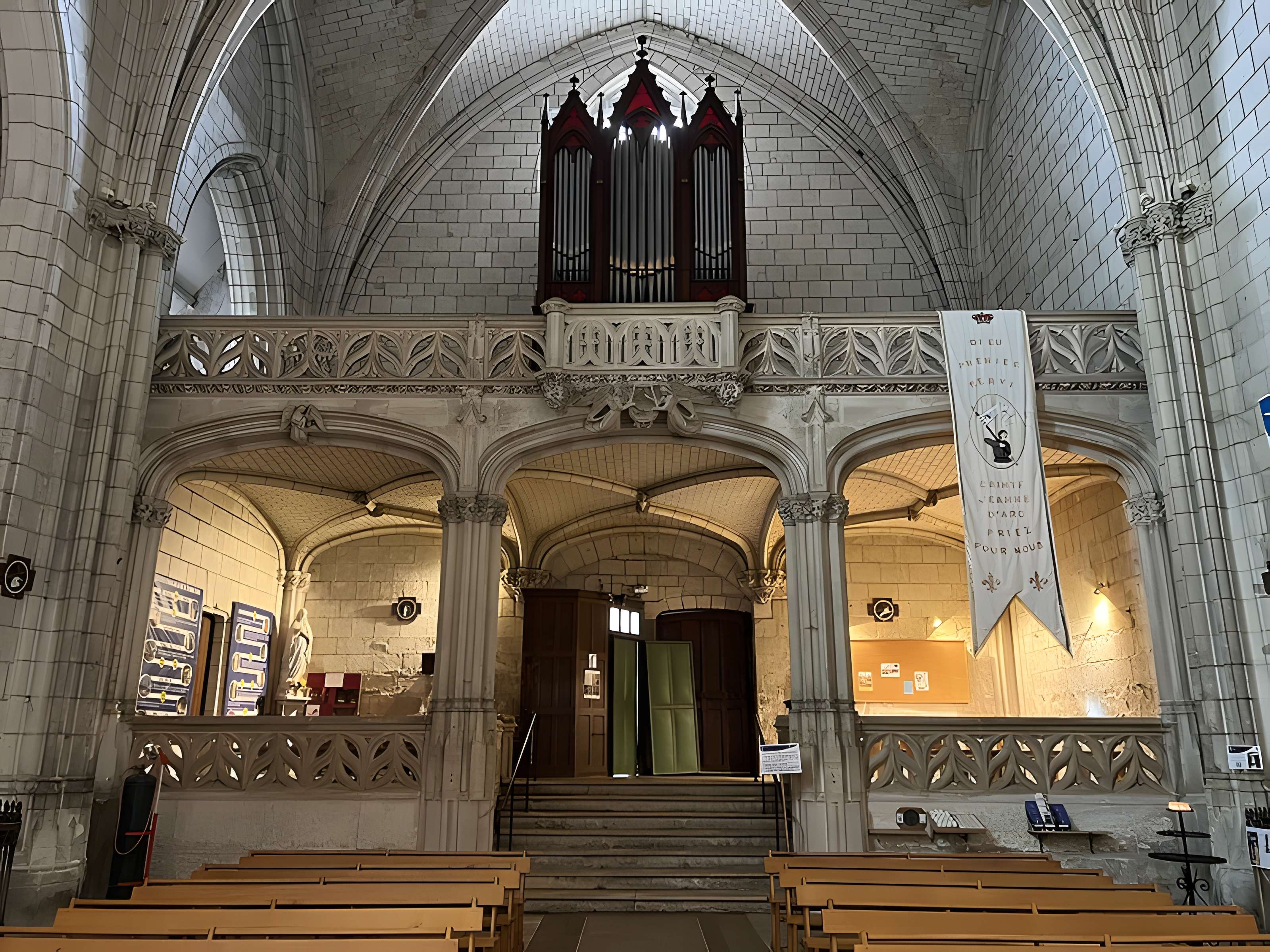 Église Saint-Étienne de Chinon