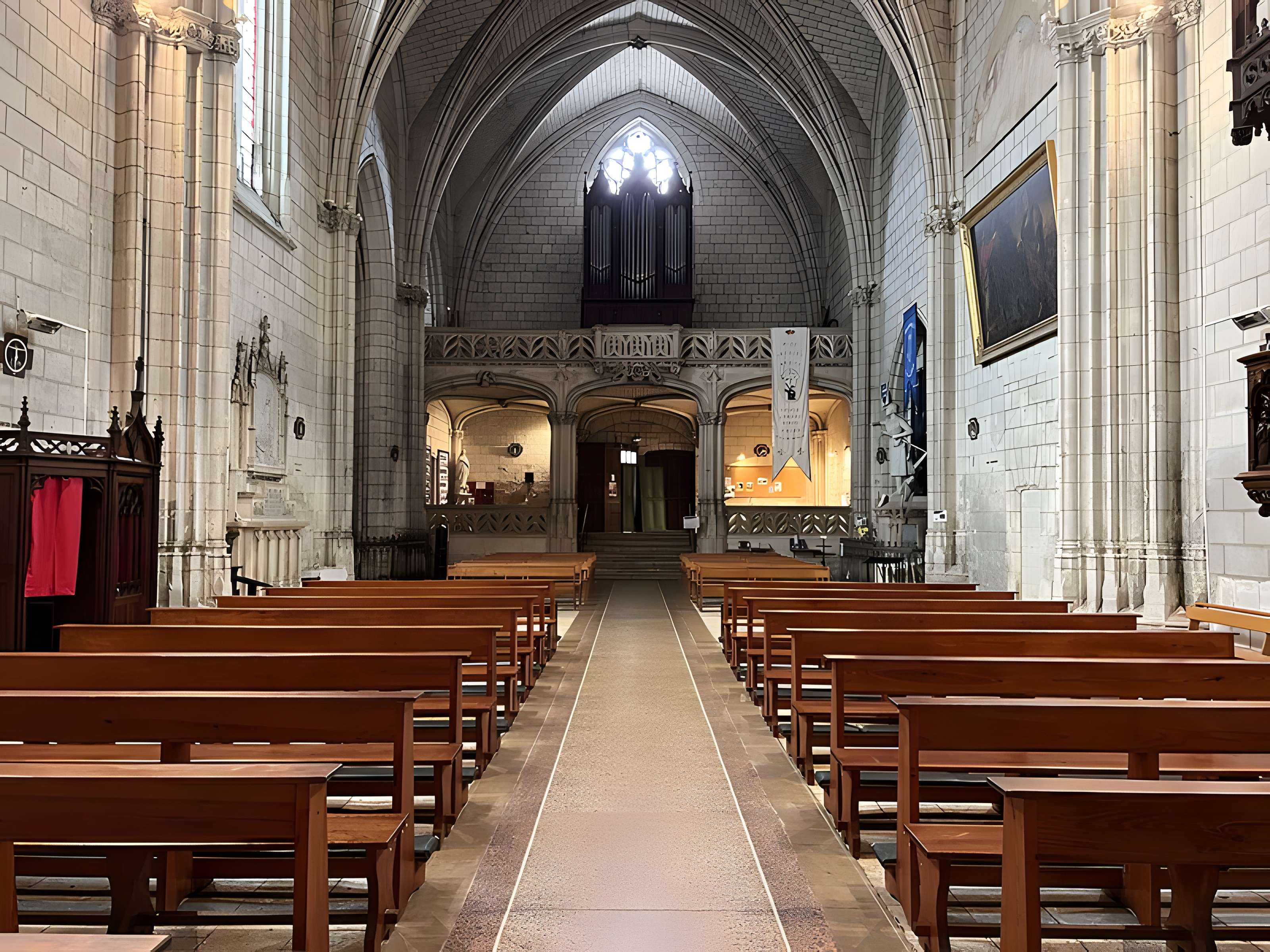 Église Saint-Étienne de Chinon