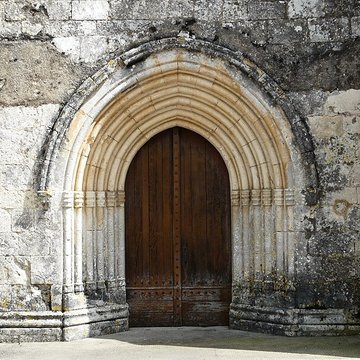Église Saint-Étienne de Javerlhac-et-la-Chapelle-Saint-Robert