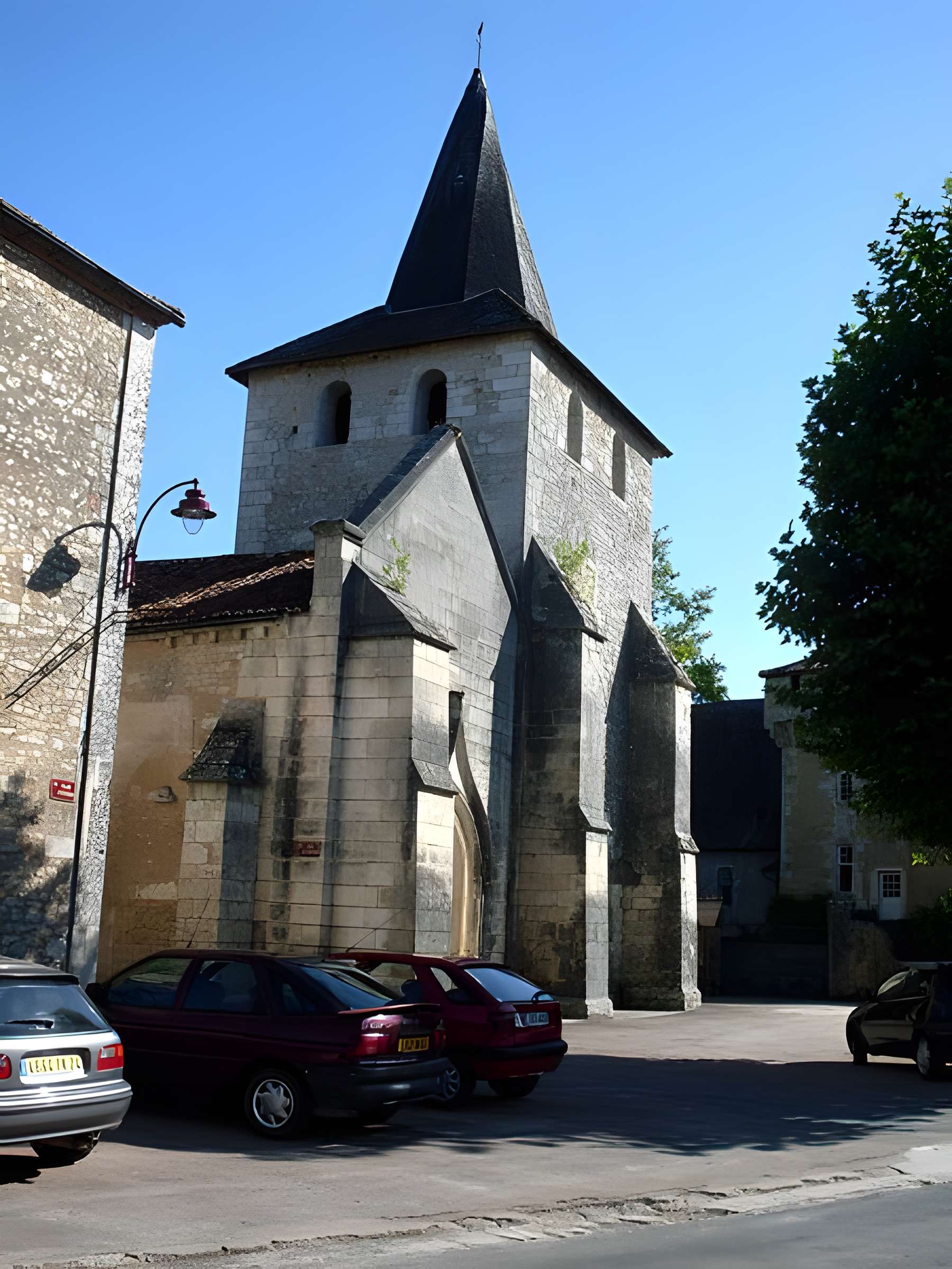 Église Saint-Étienne de Javerlhac-et-la-Chapelle-Saint-Robert